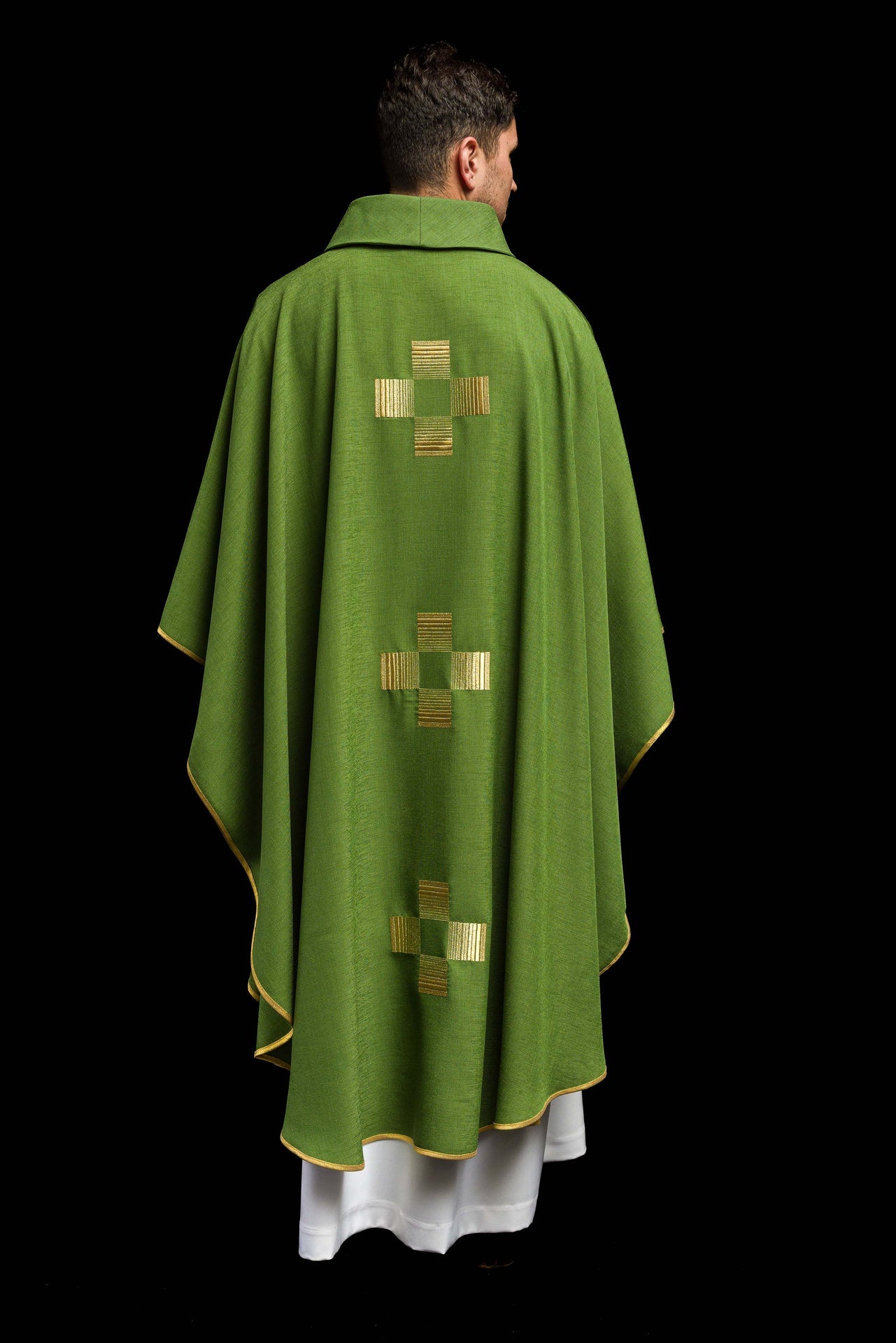 Ornat z haftowanymi Krzyżami w kolorze zielonym - ORNATY.PL