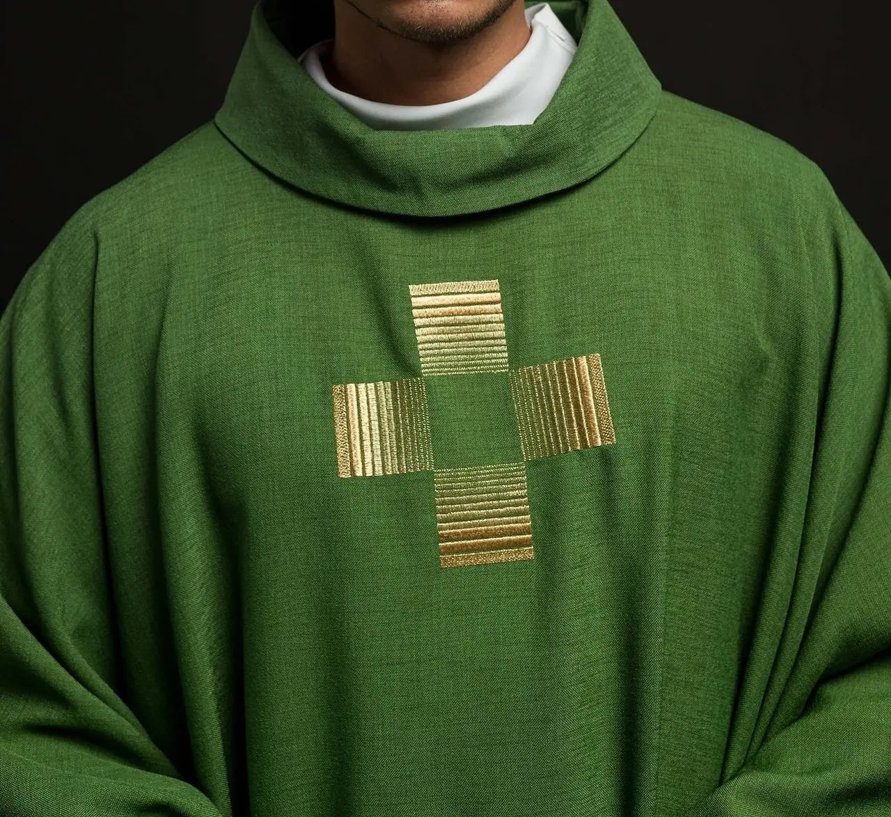 Chasuble with embroidered Crosses in green