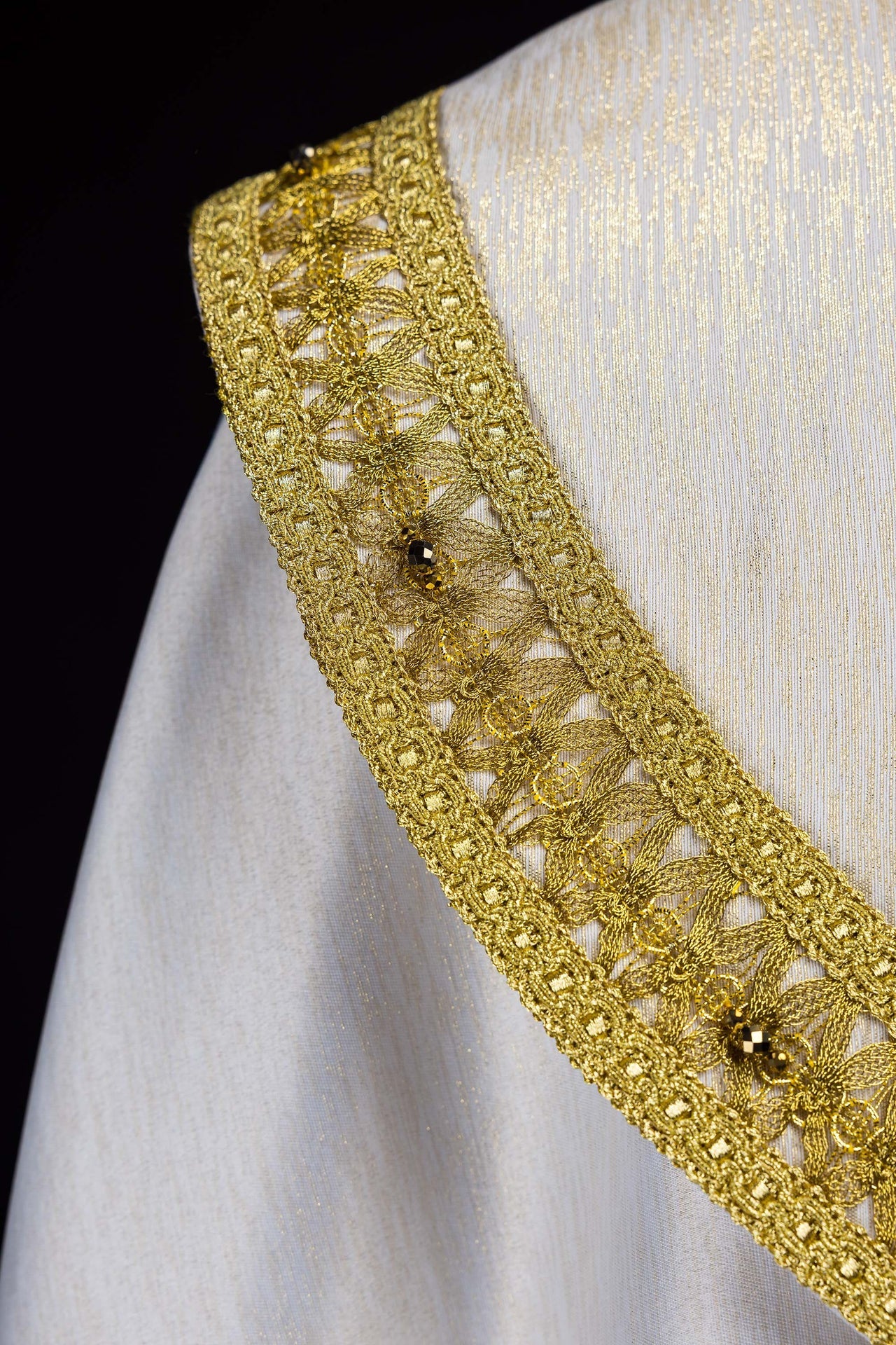 Ręcznie wykonana kapa z naturalnymi kamieniami Handmade 3018 - ORNATY.PL