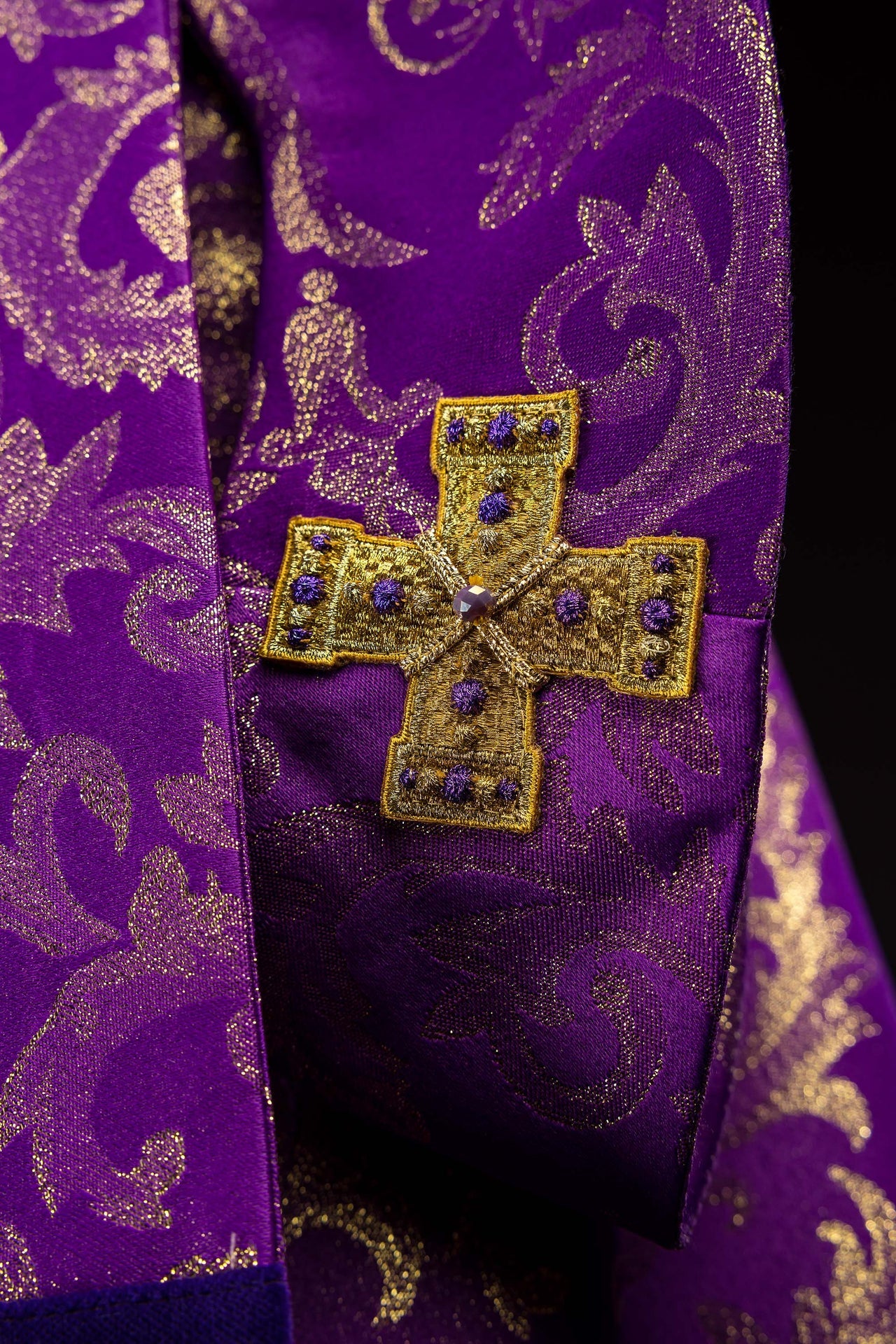 Ręcznie wykonany ornat z naturalnymi kamieniami Handmade 7003 - ORNATY.PL