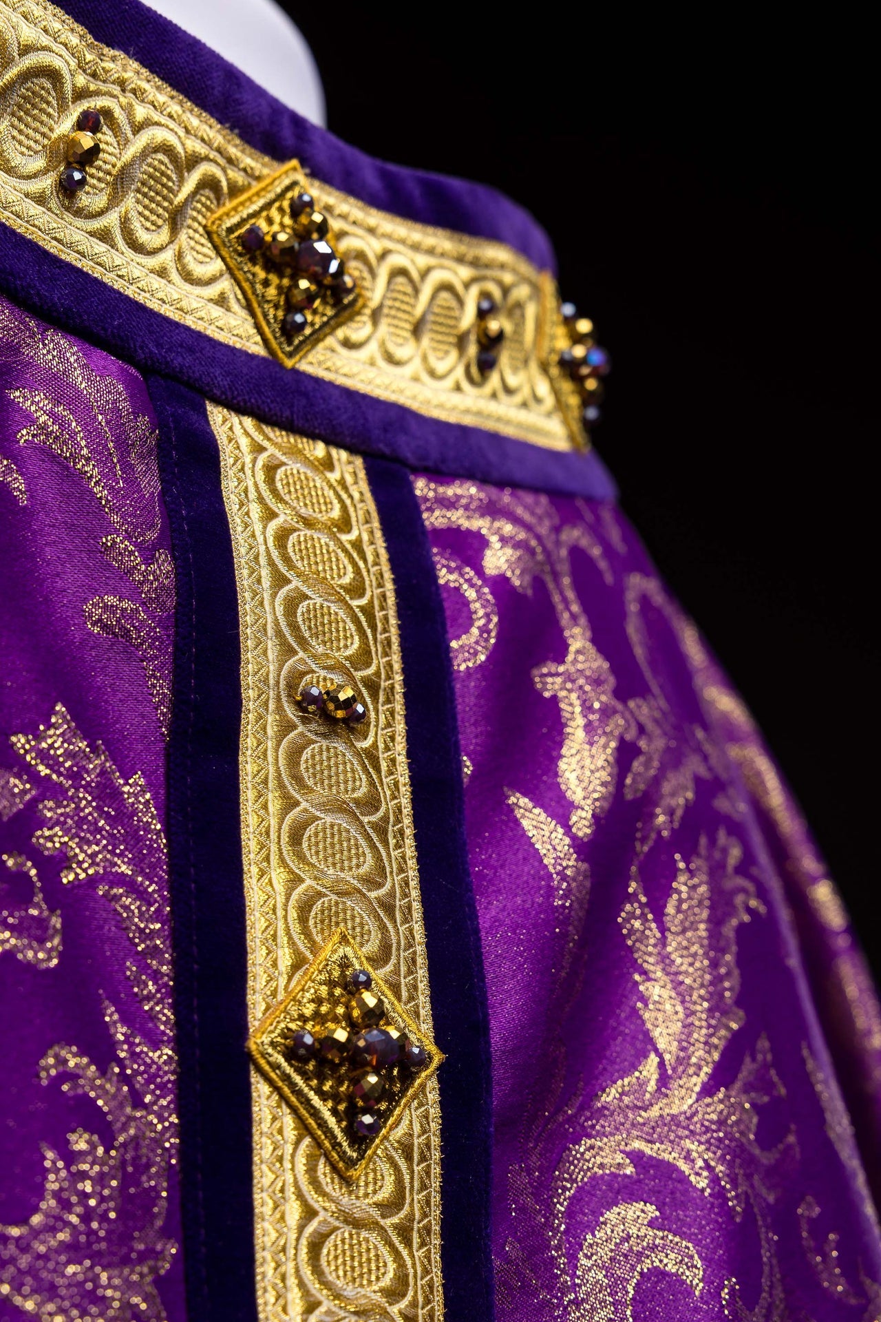 Ręcznie wykonany ornat z naturalnymi kamieniami Handmade 7003 - ORNATY.PL