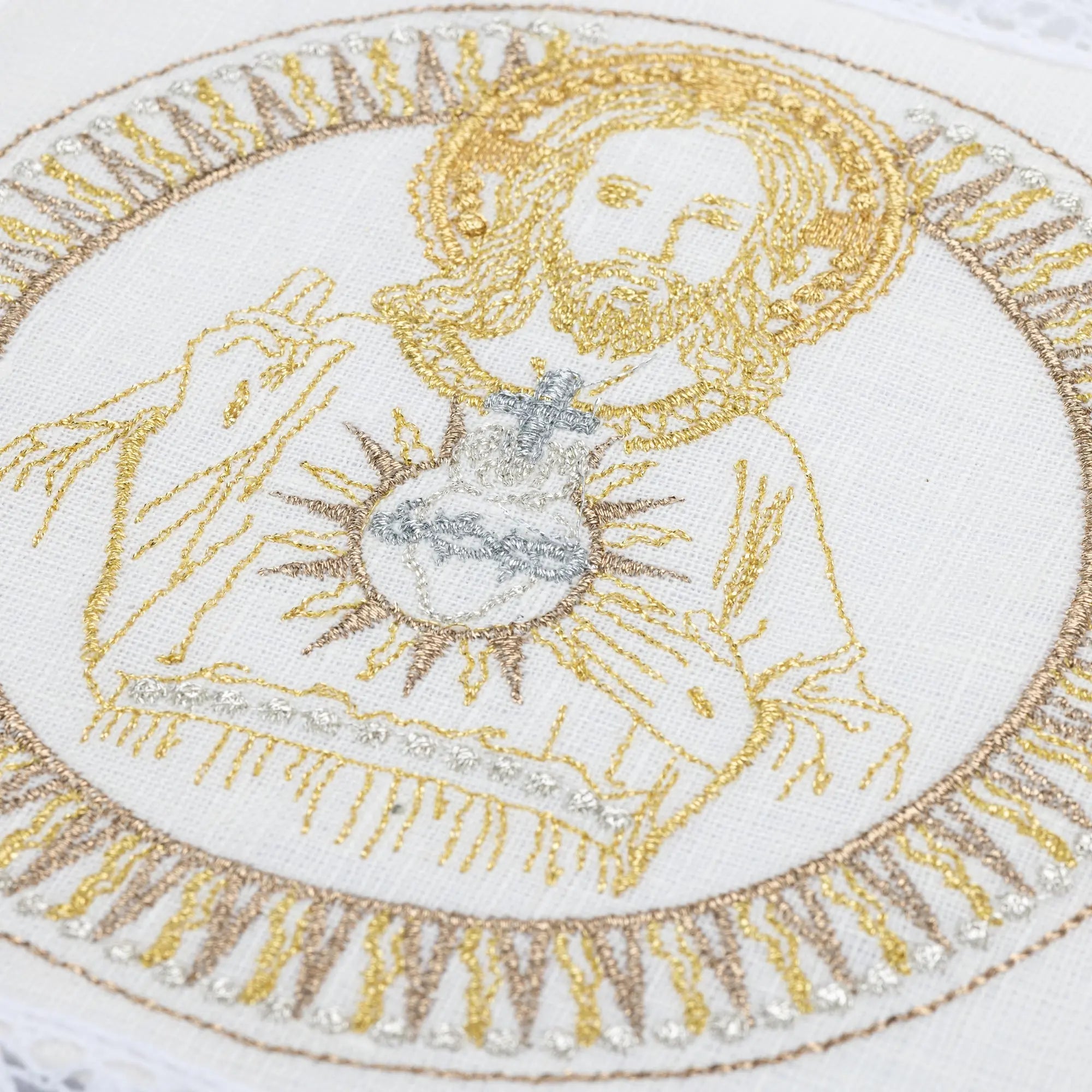 Linen embroidered chalice linen