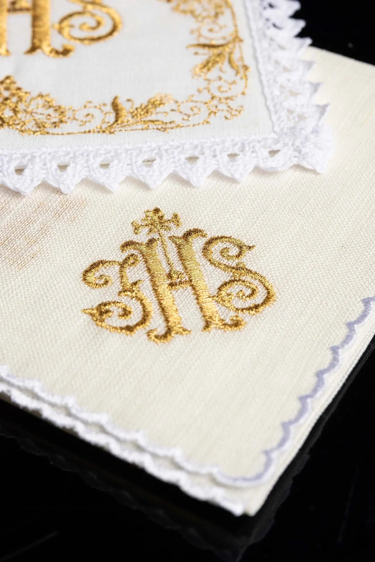 Richly decorated chalice linens set with IHS