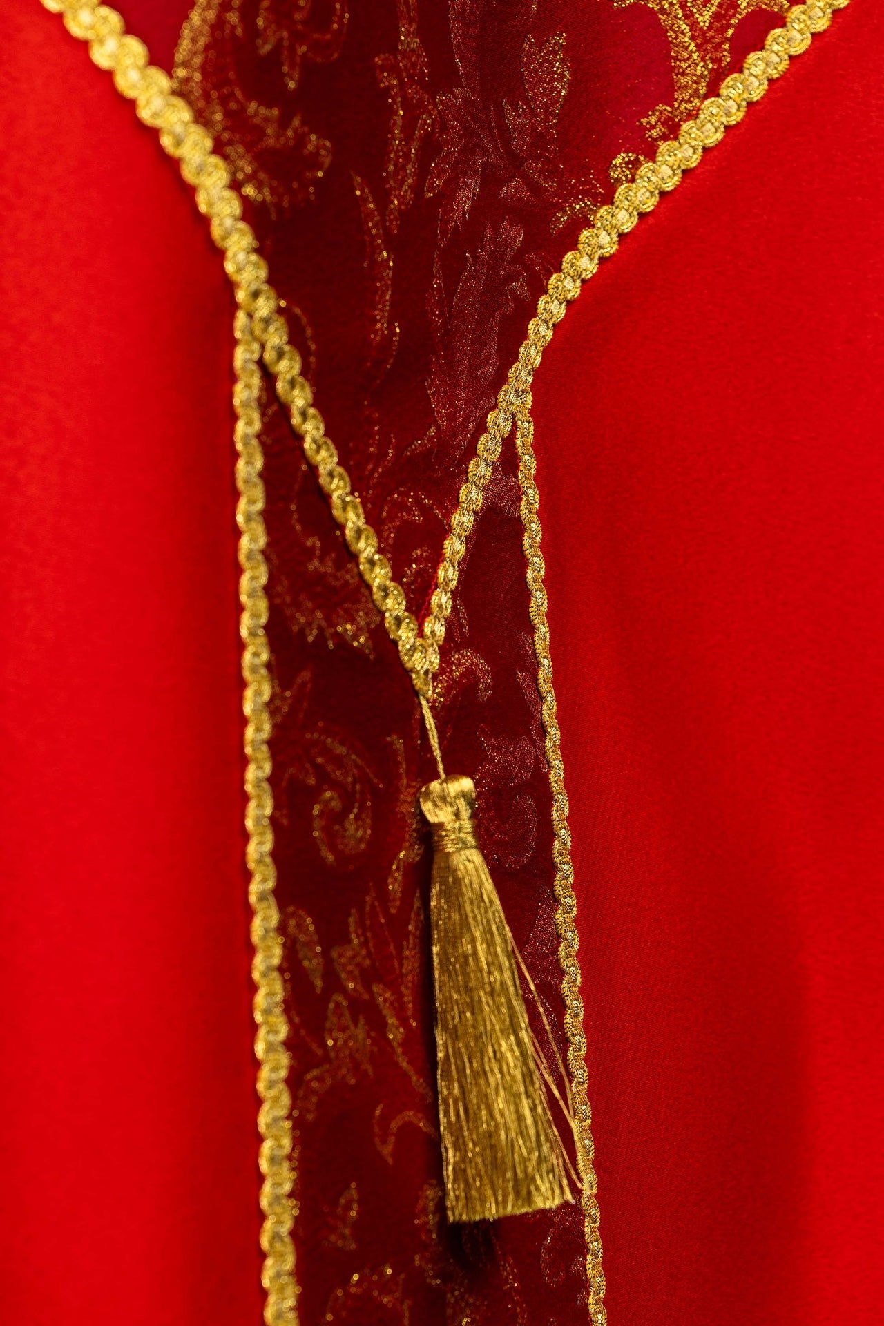 Kapa haftowana ozdobiona tkanina żakardowa czerwona - ORNATY.PL