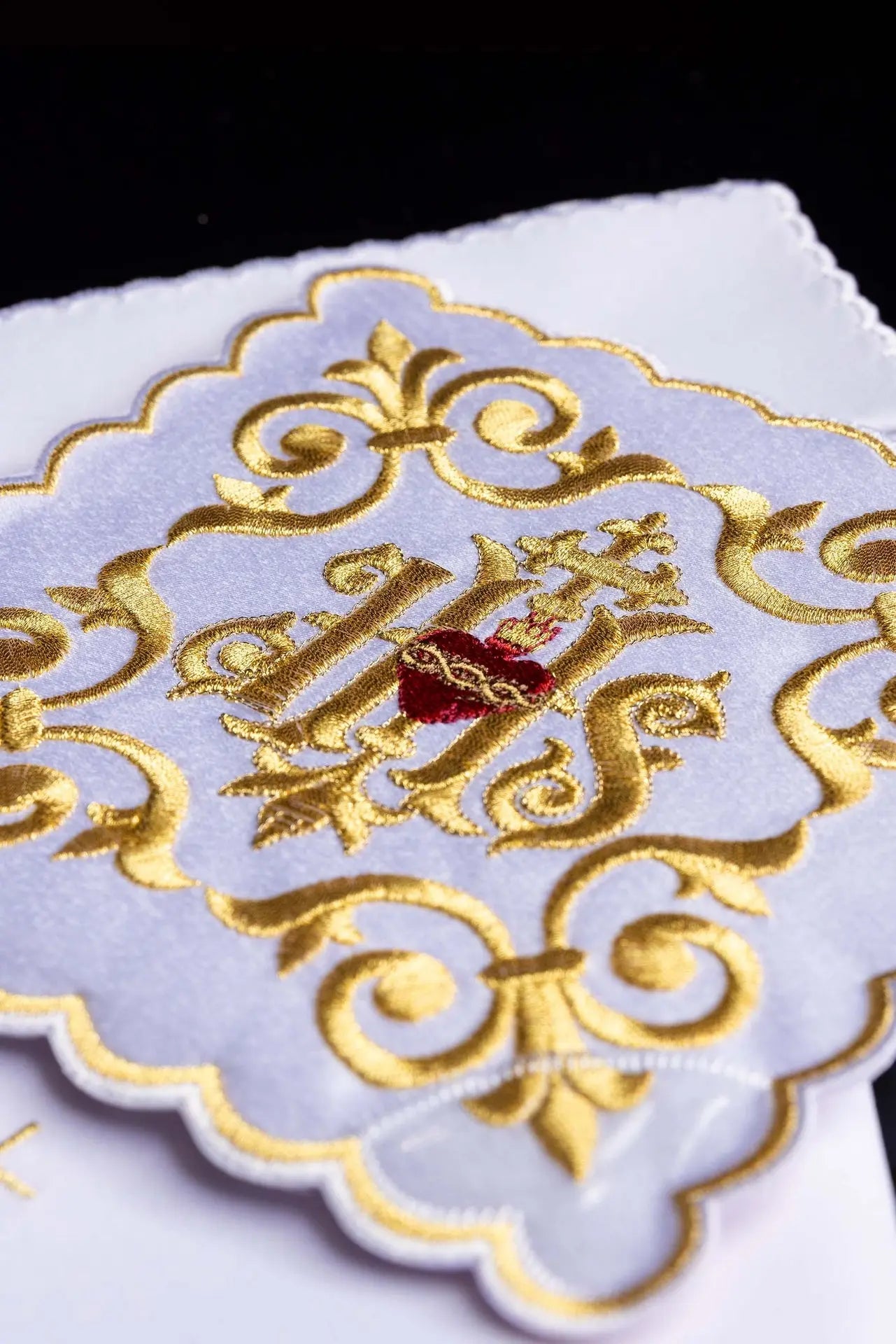 Richly decorated chalice linen set with IHS embroidery