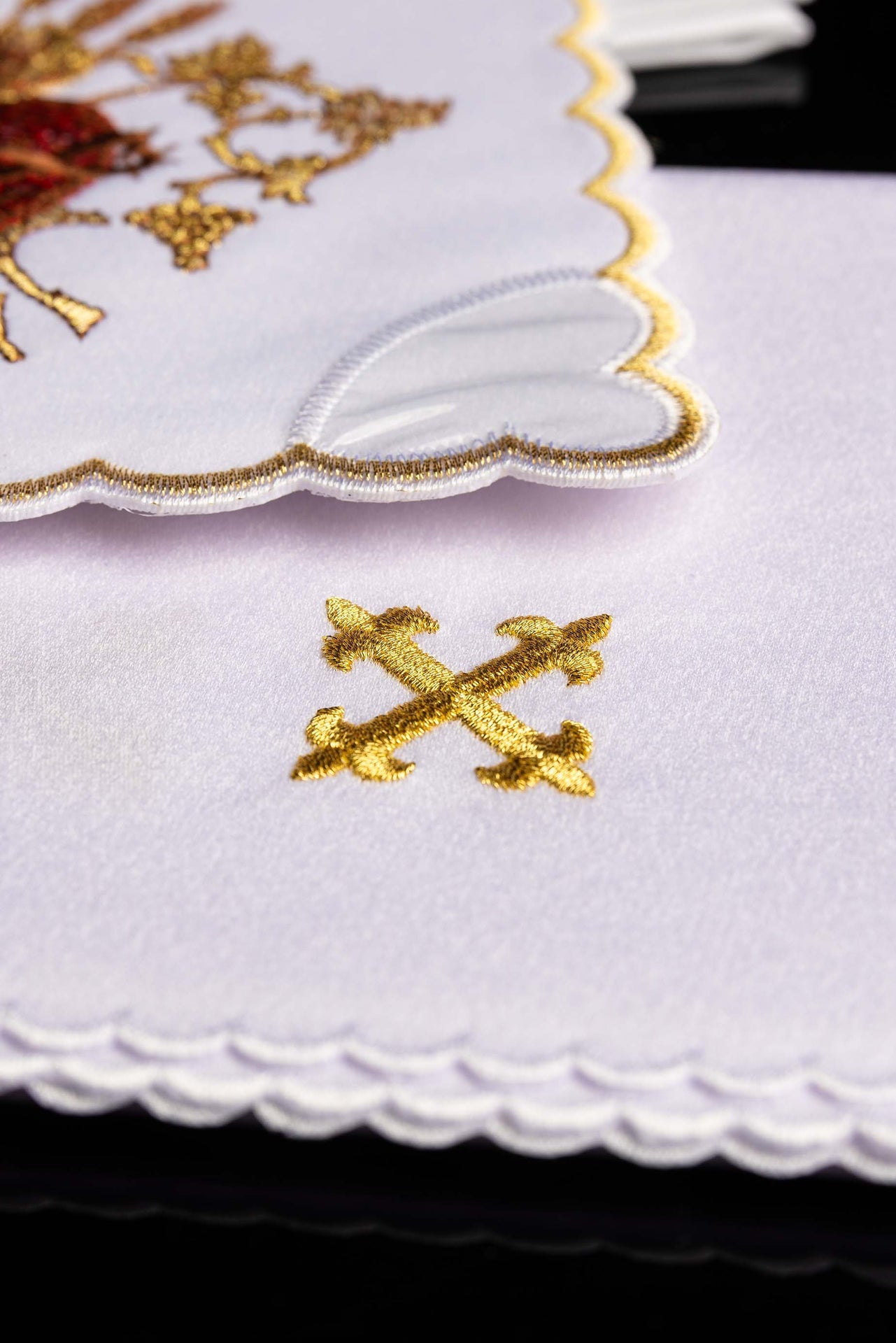 Bielizna kielichowa haftowana z Sercem Pana Jezusa - ORNATY.PL