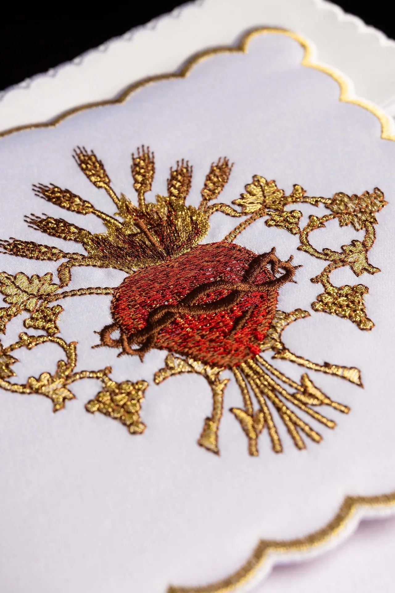 Chalice linen embroidered with the Heart of Jesus