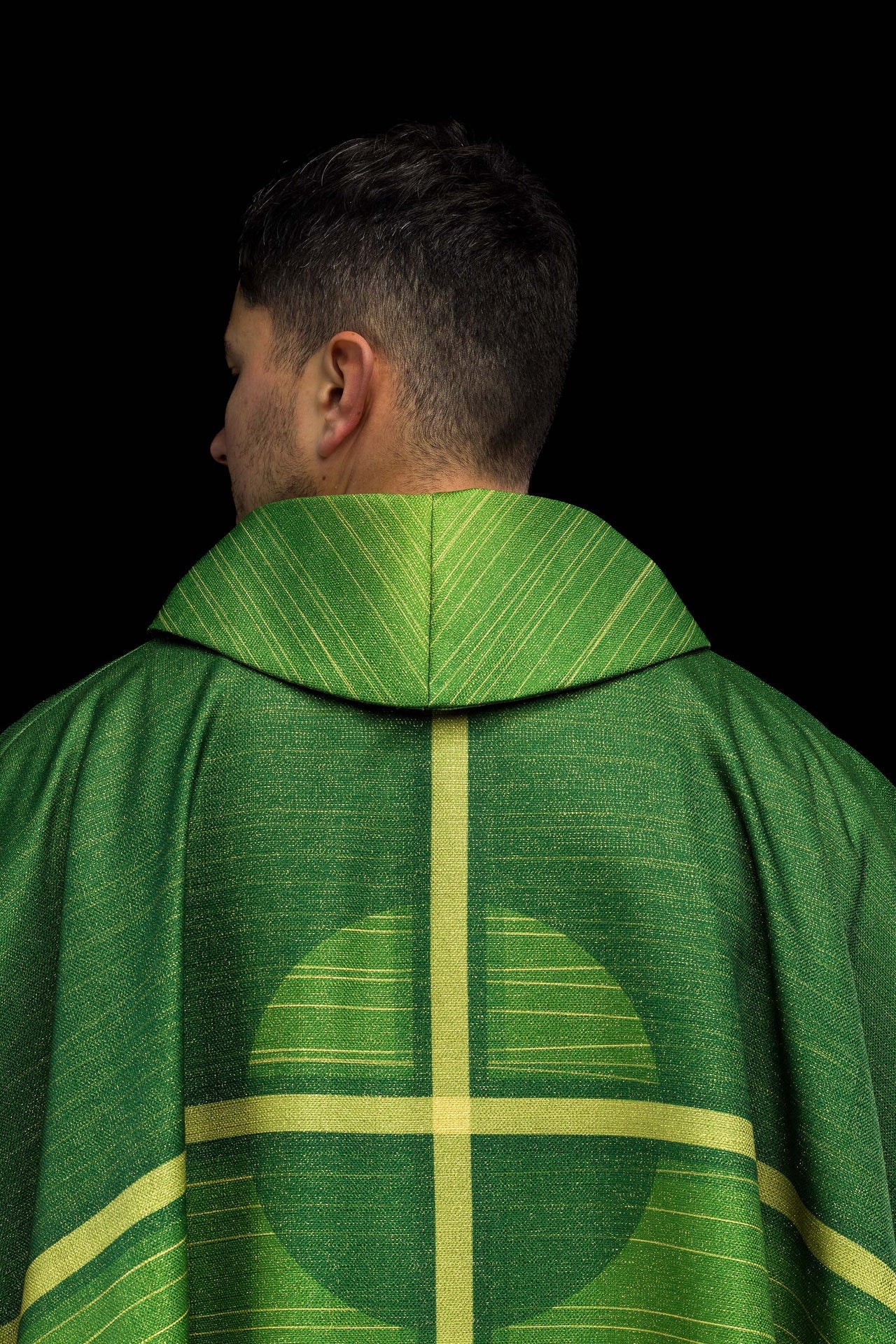 Ornat drukowany zielony z motywem krzyża - ORNATY.PL