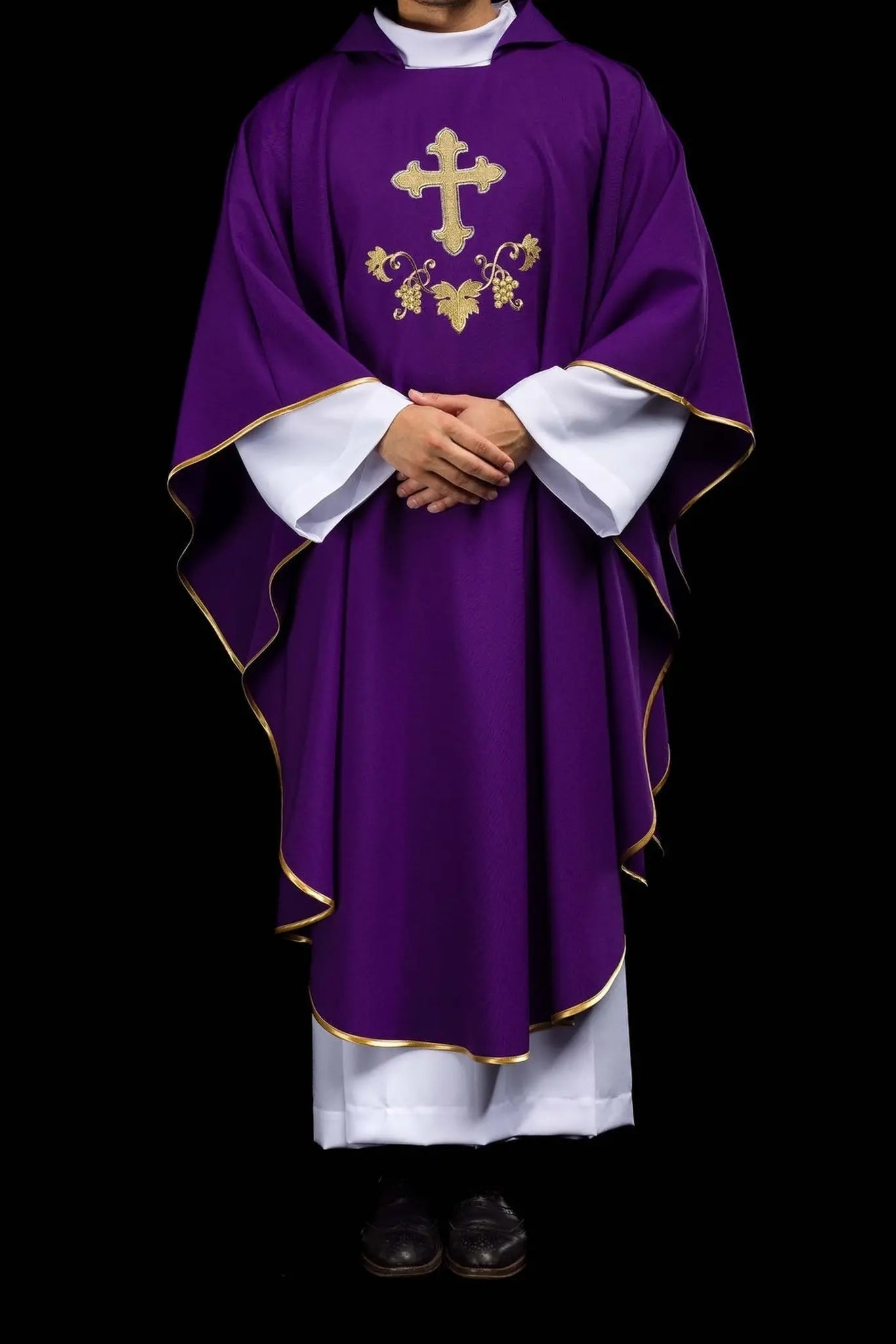 Embroidered chasuble with a cross symbol and wide collar purple