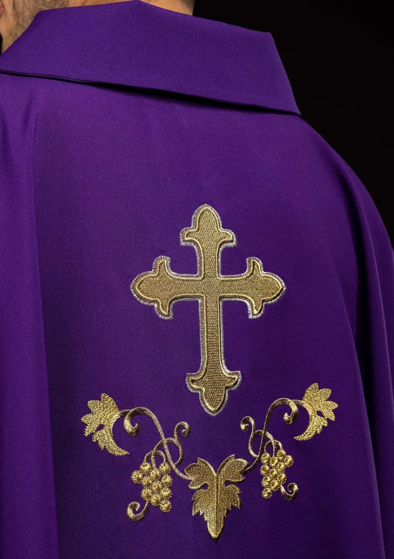 Embroidered chasuble with a cross symbol and wide collar purple