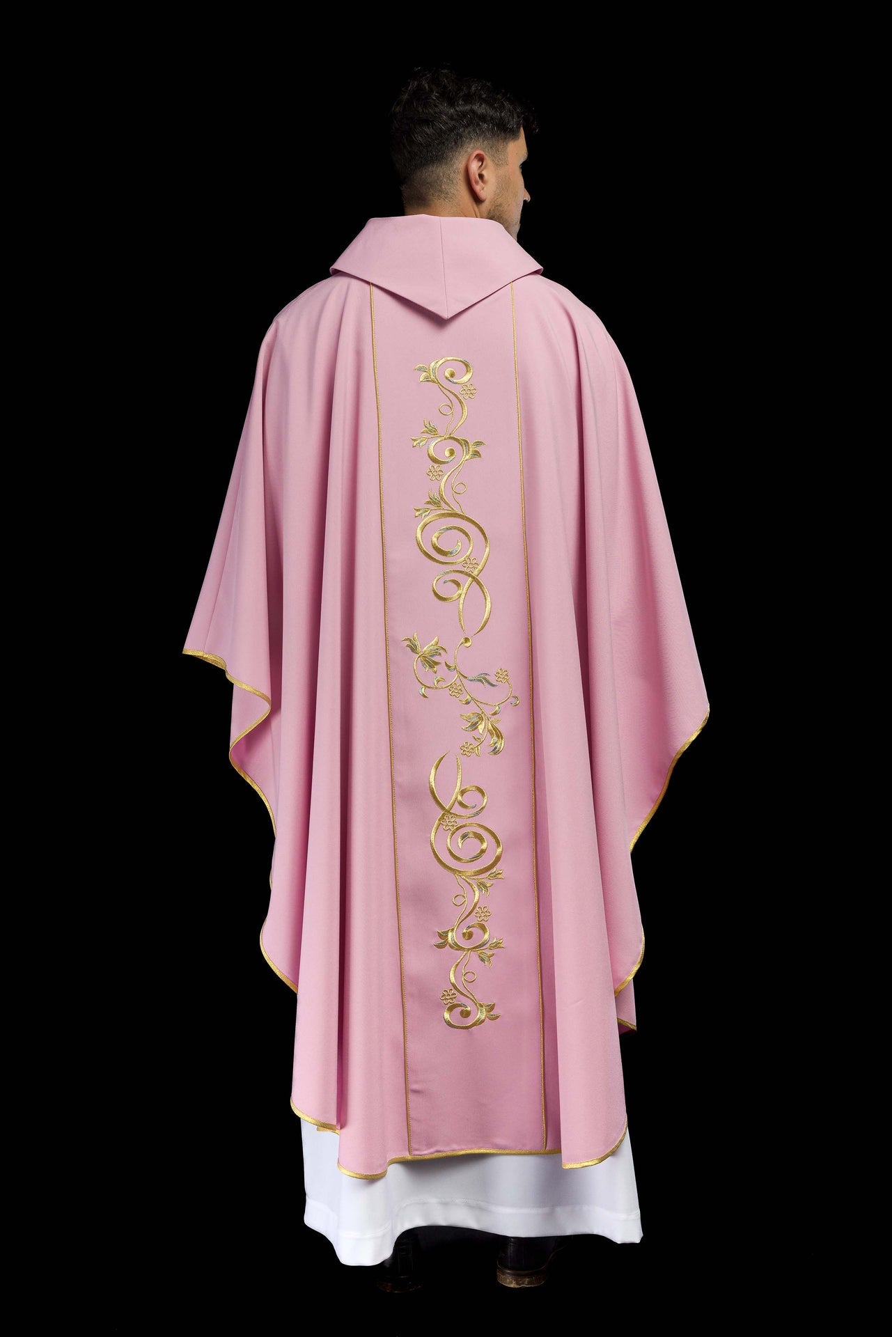 Różowy ornat haftowany IHS - ORNATY.PL