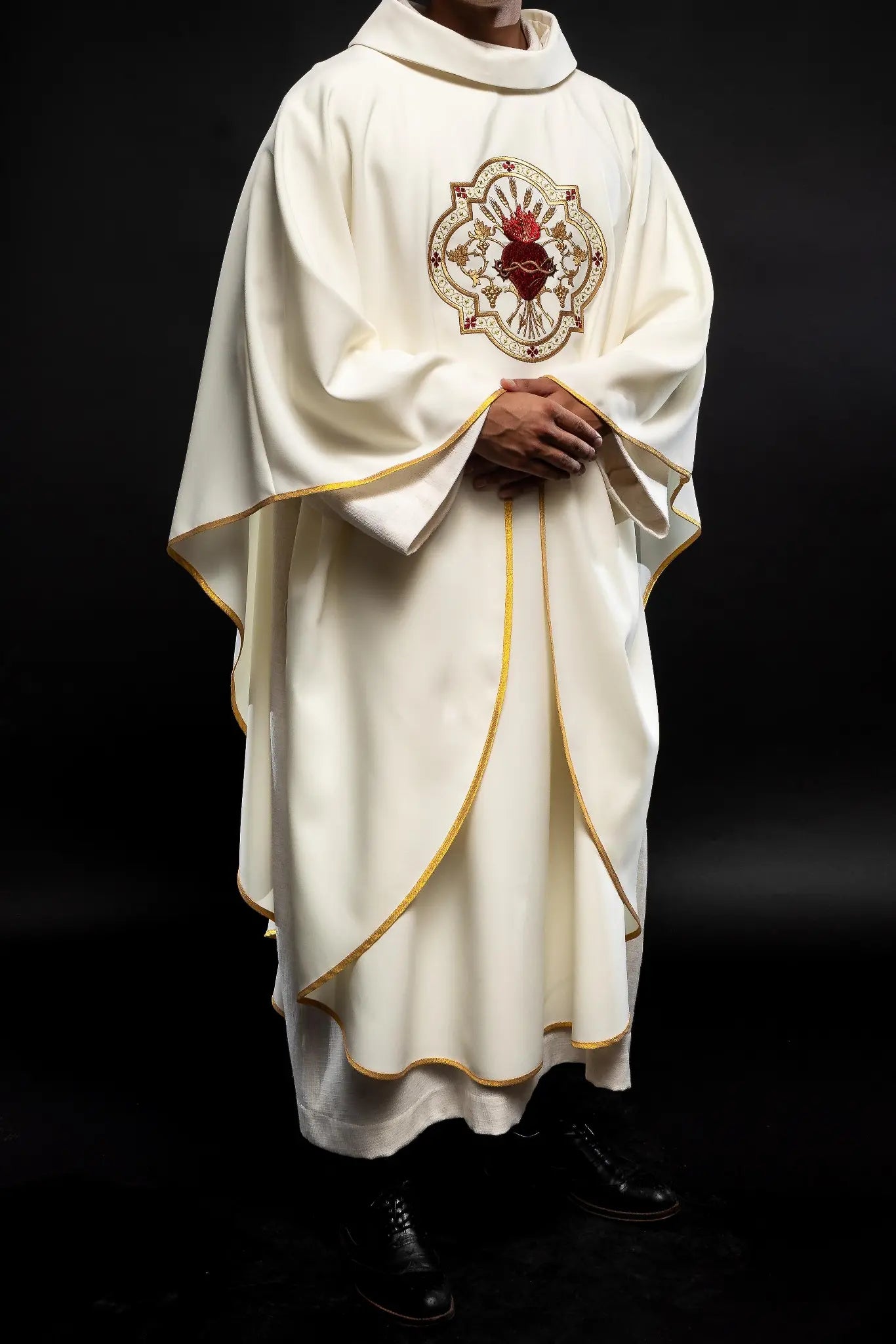 Chasuble with wide collar with embroidered NSPJ and Eucharistic chalice