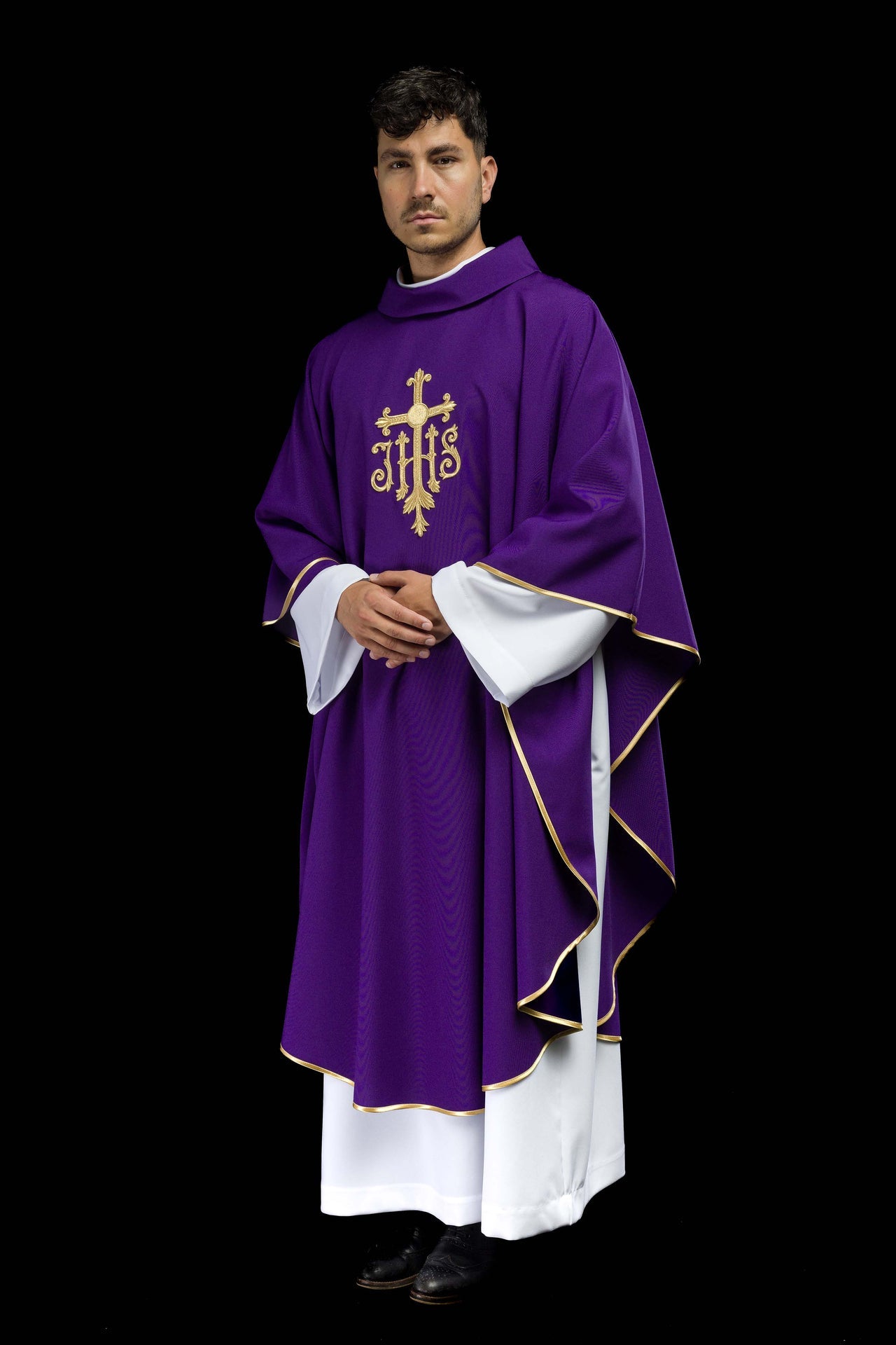 Fioletowy ornat haftowany z krzyżem i ihs - ORNATY.PL