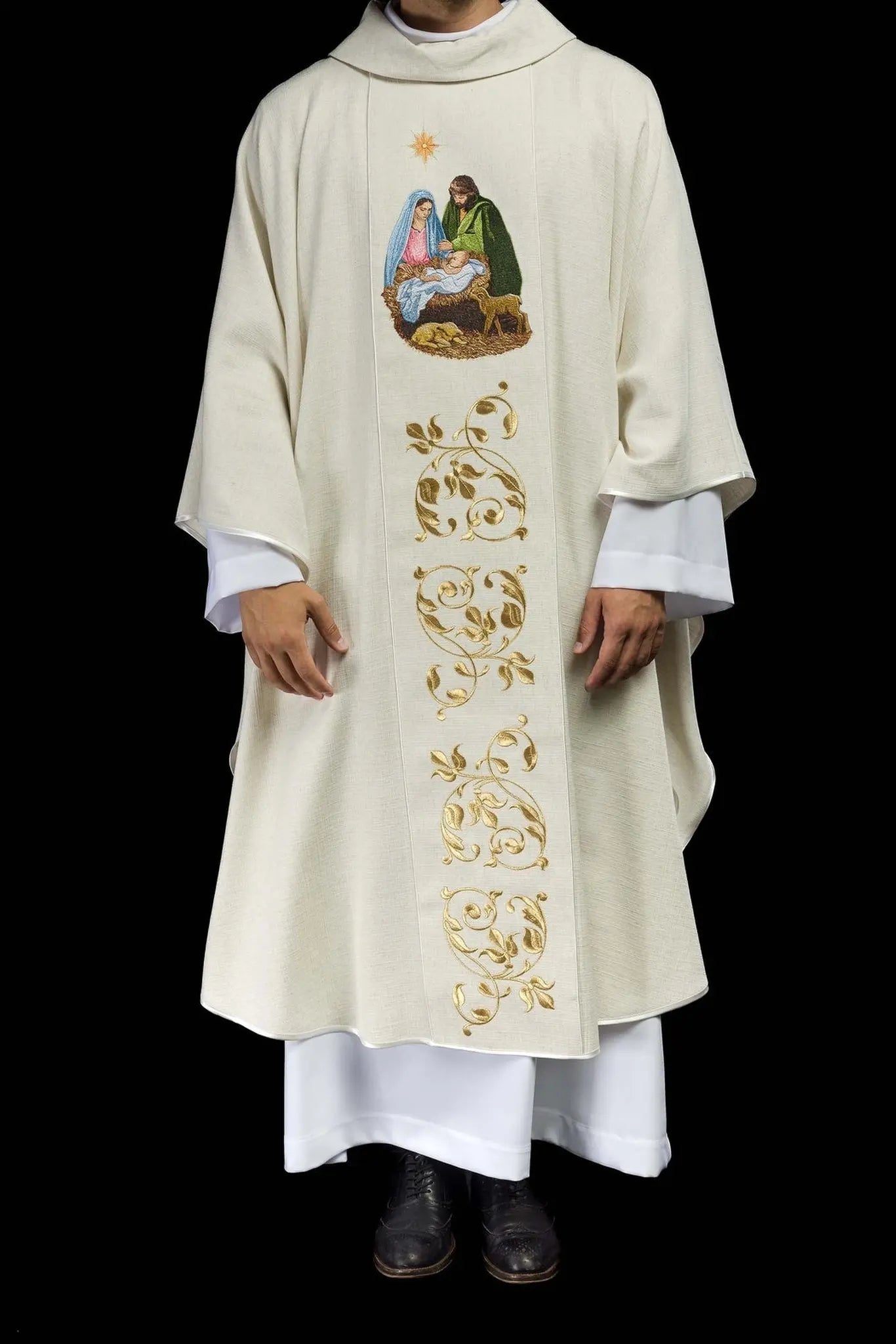 Chasuble embroidered with the image of the Holy Family natural weave fabric