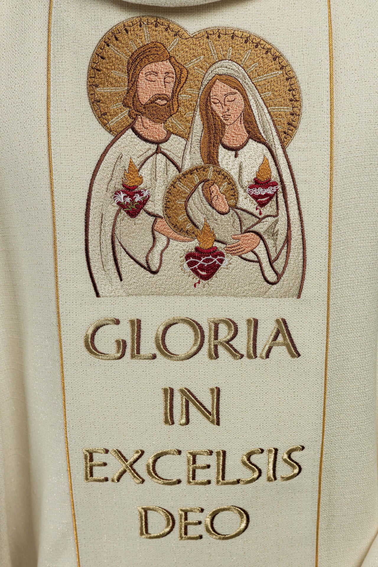 Ornat haftowany na Boże Narodzenie z wizerunkiem Świętej Rodziny - ORNATY.PL