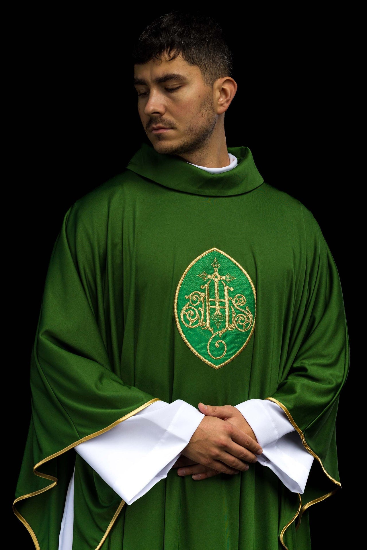 Ornat haftowany z IHS lekka dzianina SACROLITE - ORNATY.PL