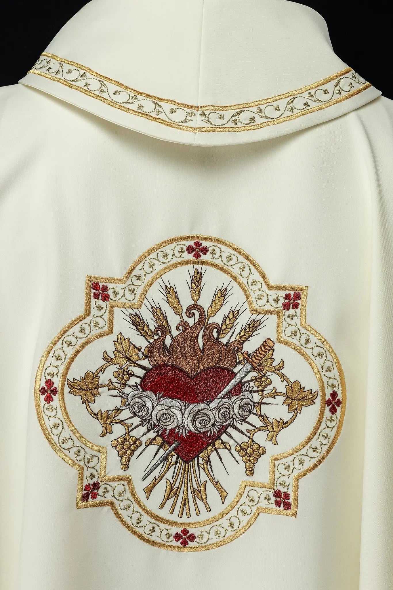 Embroidered chasuble with the motif of the Heart of Mary