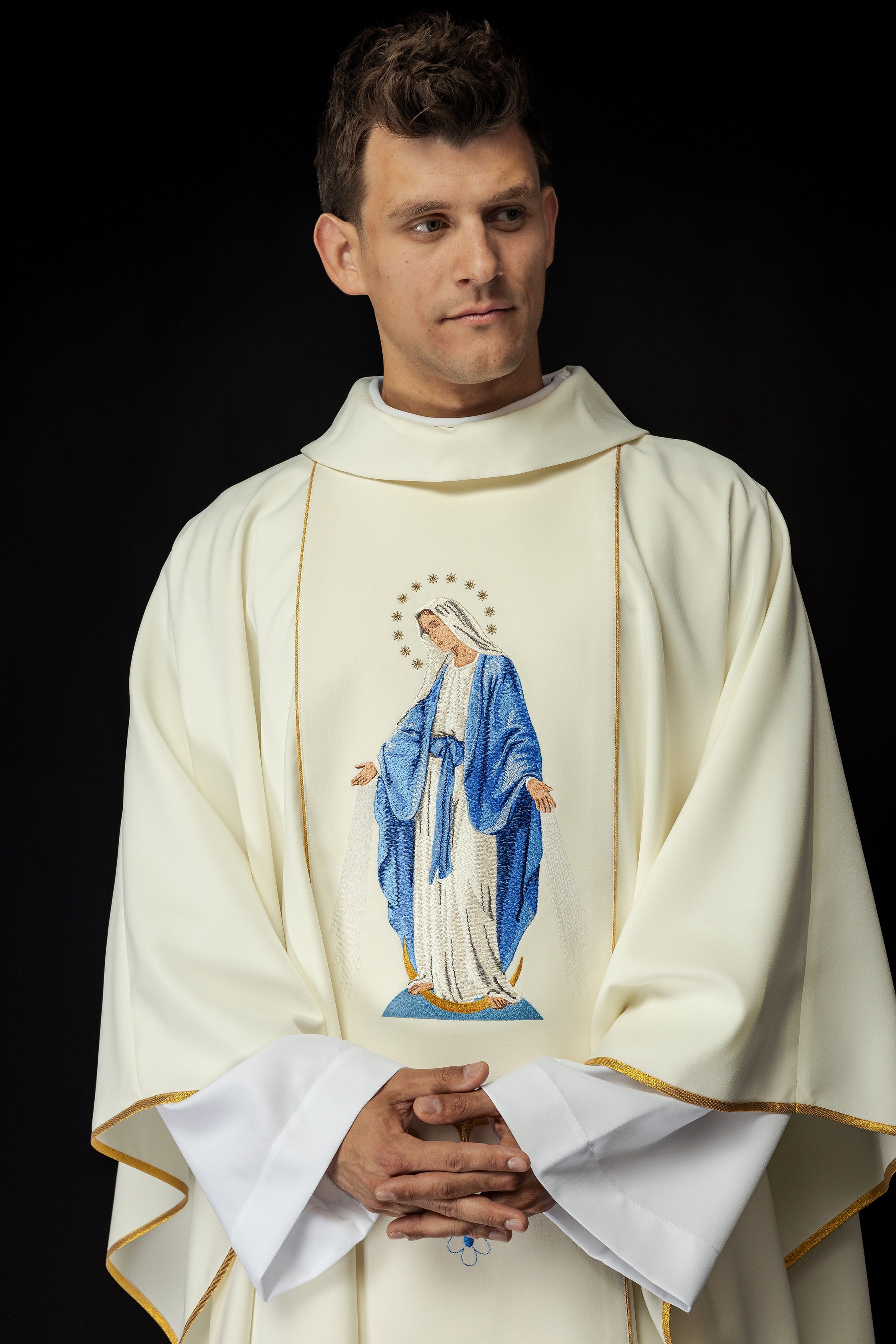 Embroidered chasuble with the image of Our Lady Immaculate