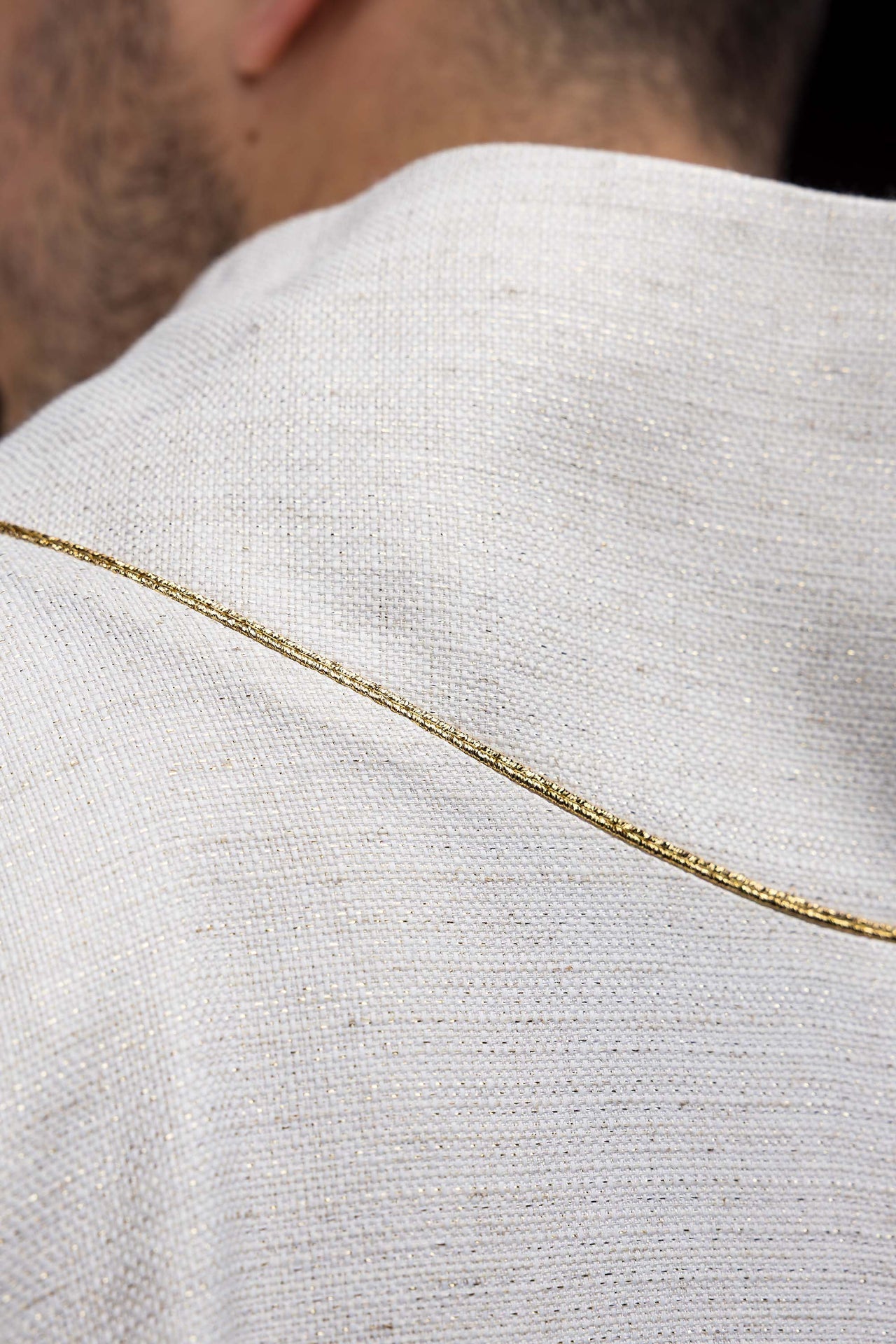 Ornat haftowany z wizerunkiem Jezusa Miłosiernego ecru - ORNATY.PL