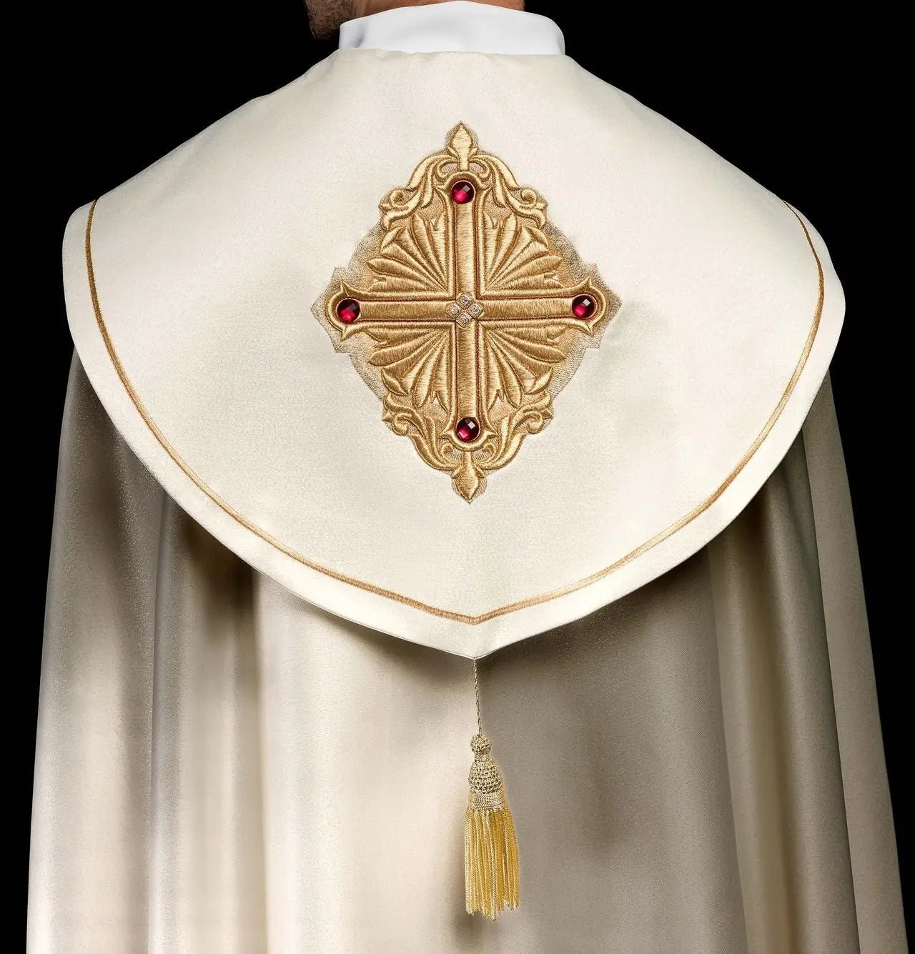 Liturgical cape with richly decorated belt 150 cm