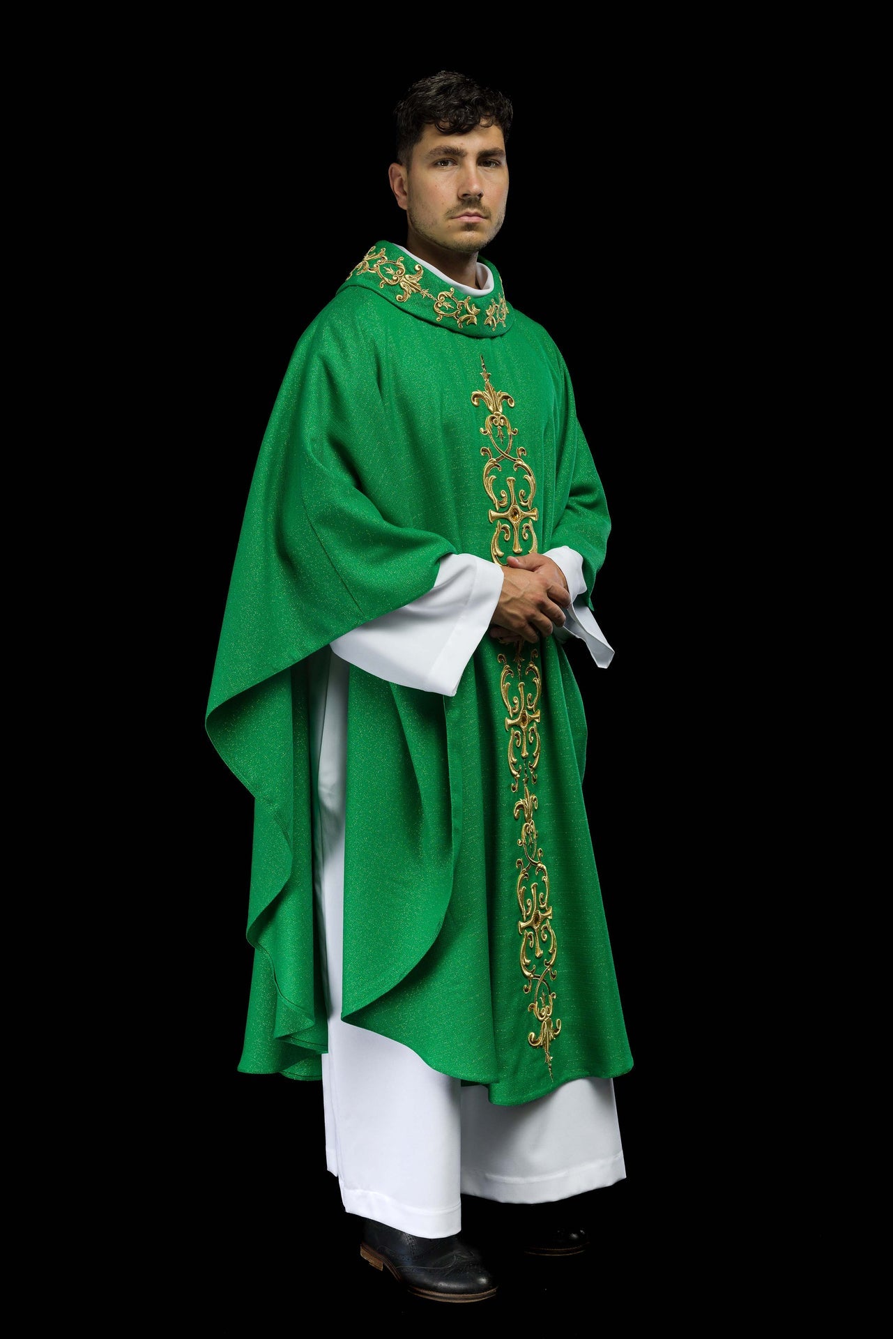 Zielony ornat bogato haftowany z kamieniami - ORNATY.PL