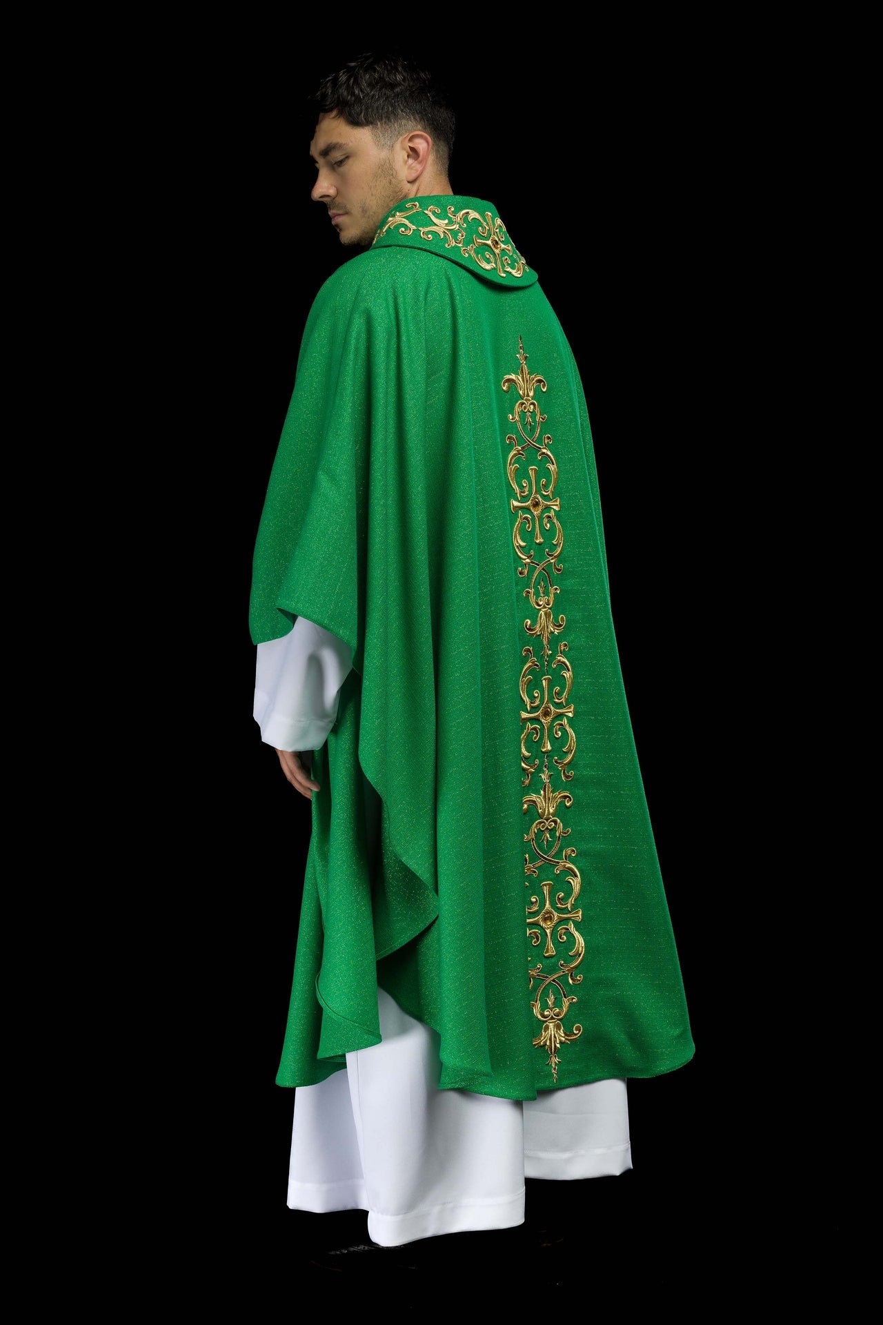 Zielony ornat bogato haftowany z kamieniami - ORNATY.PL