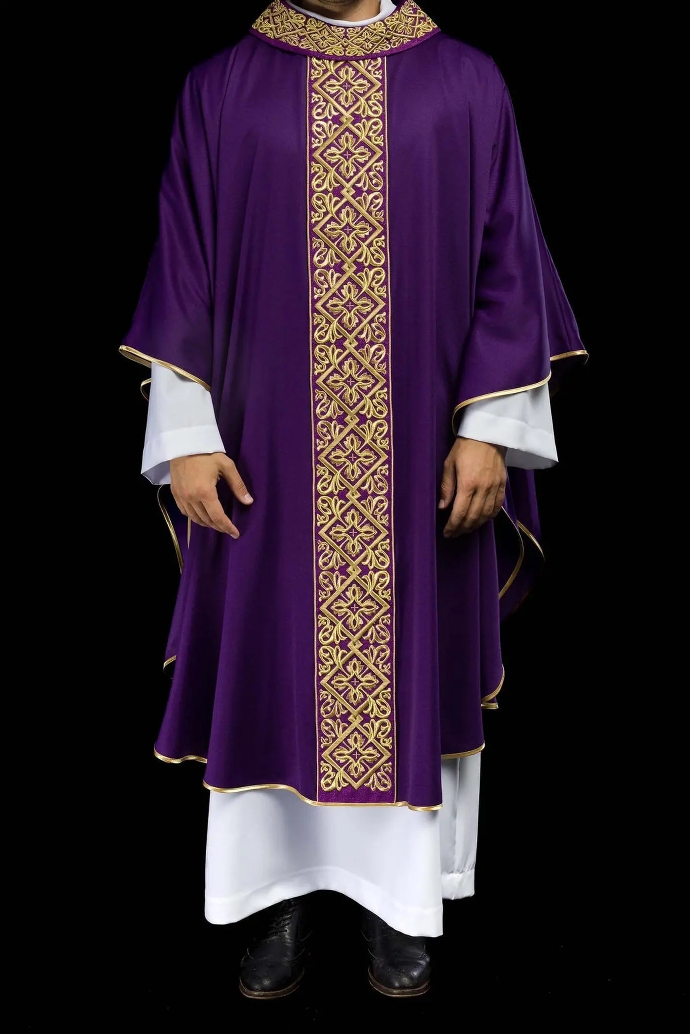 Chasuble richly embroidered Purple