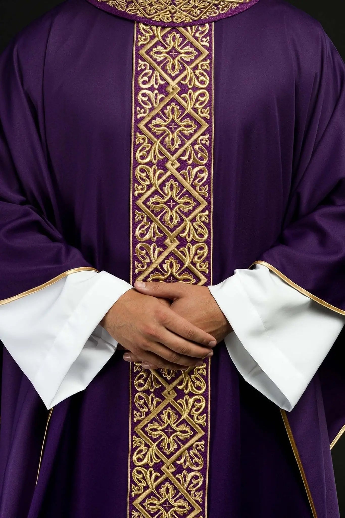 Chasuble richly embroidered Purple