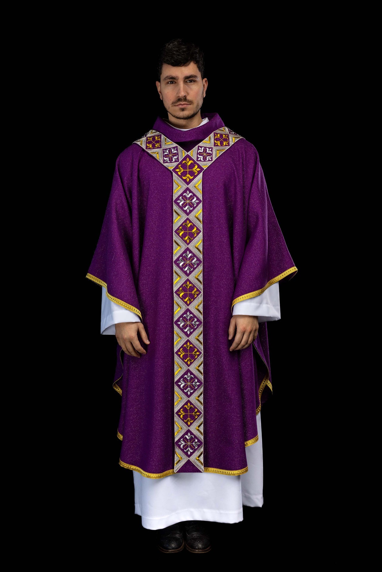 Haftowany pas na ornat w zestawie z ornatem fioletowy - ORNATY.PL