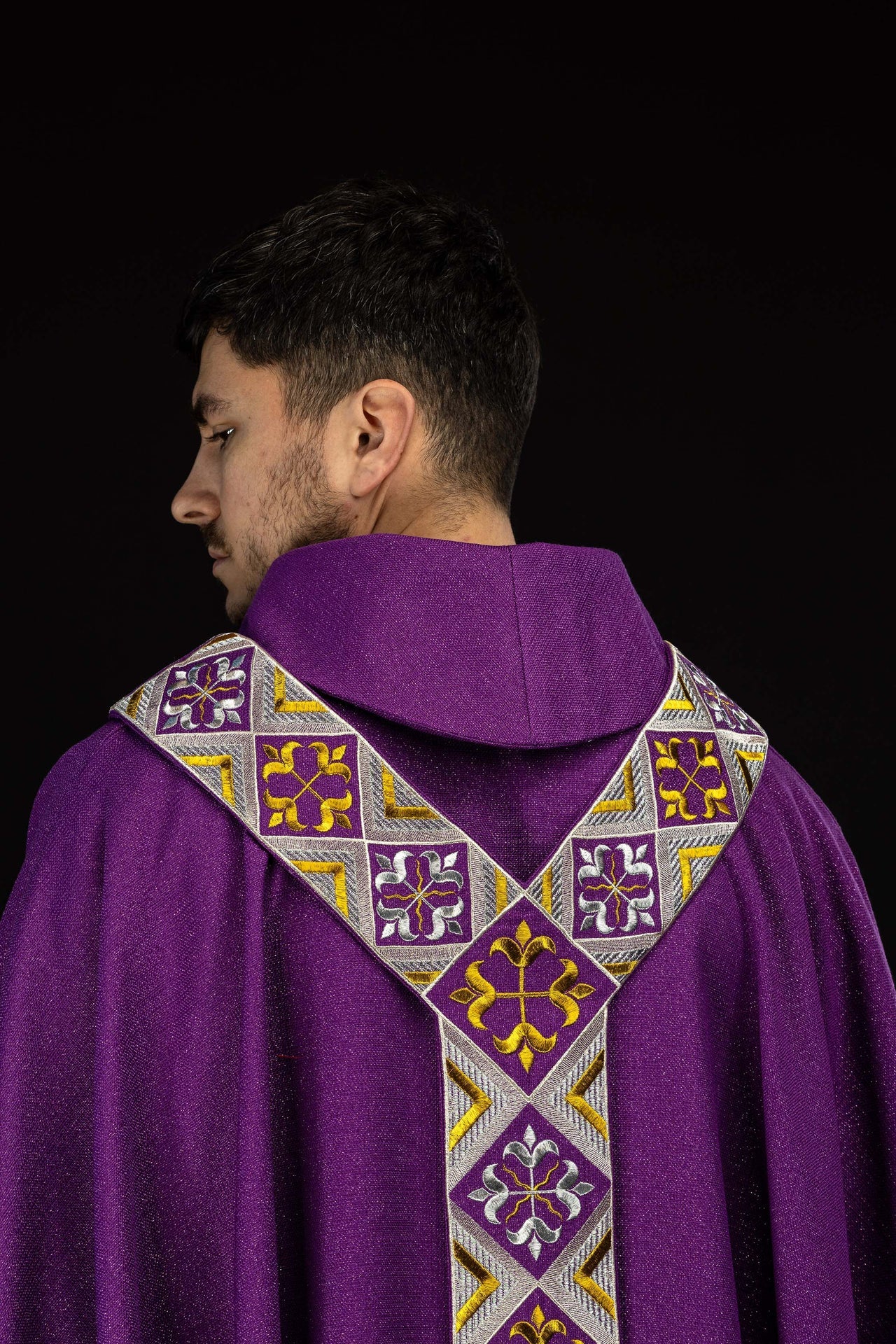 Haftowany pas na ornat w zestawie z ornatem fioletowy - ORNATY.PL