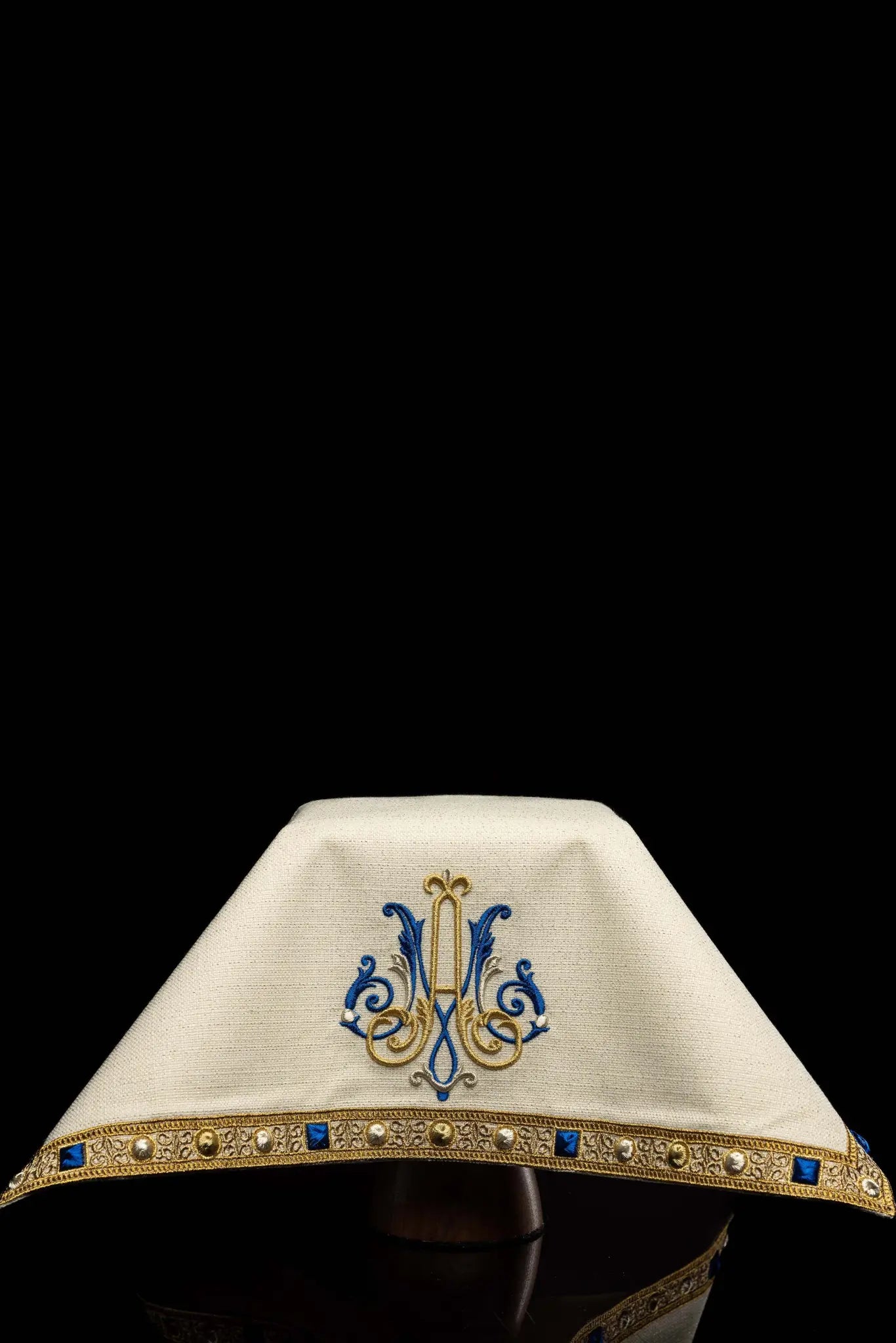 Ecru chalice veil with Marian embroidery in gold, blue, and silver, featuring a decorative gold trim with blue and pearl-like details.
