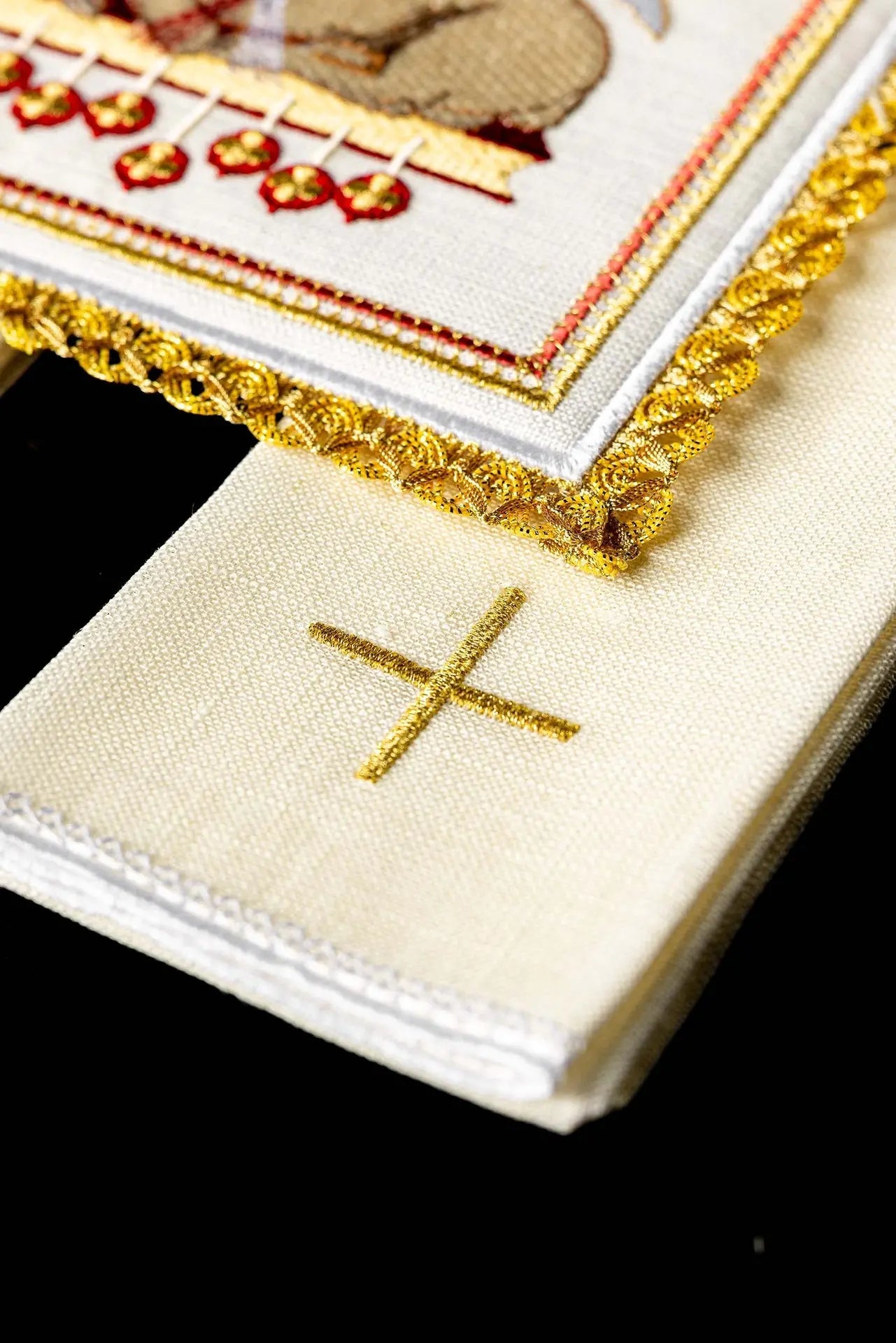 Altar linens set with lamb motif