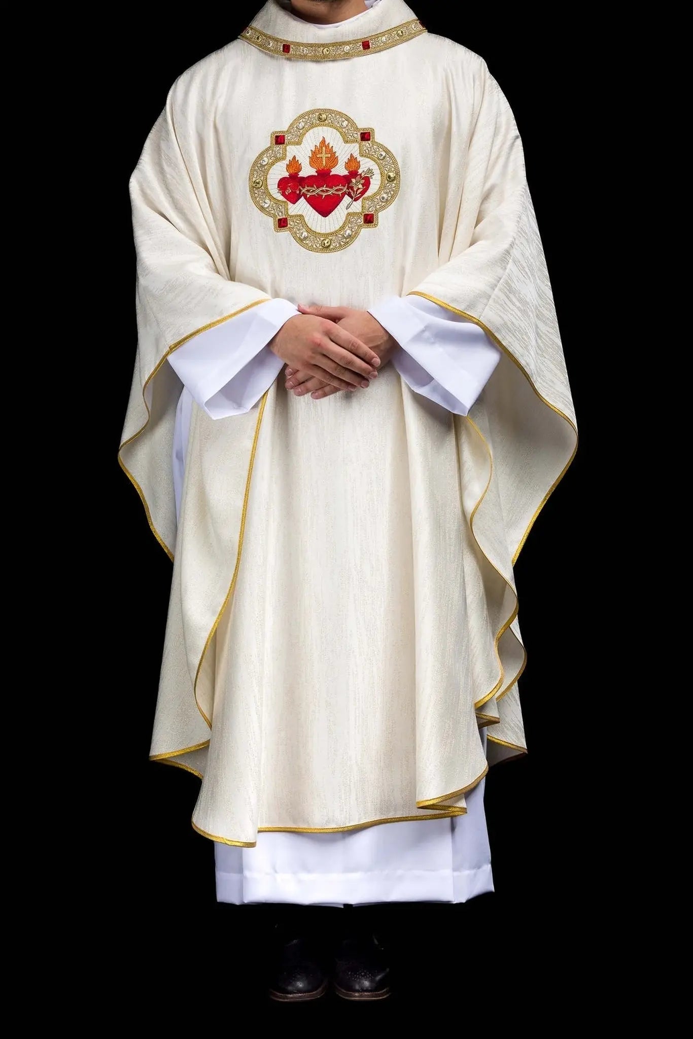 Embroidered chasuble with the image of the Three Hearts
