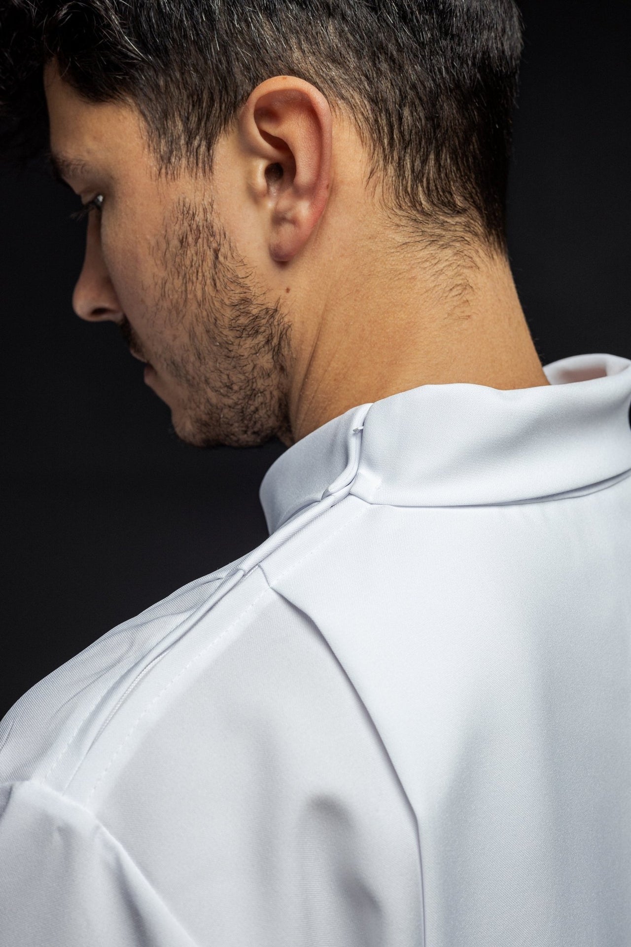 Alba kapłańska z golfem ozdobiona haftem biała