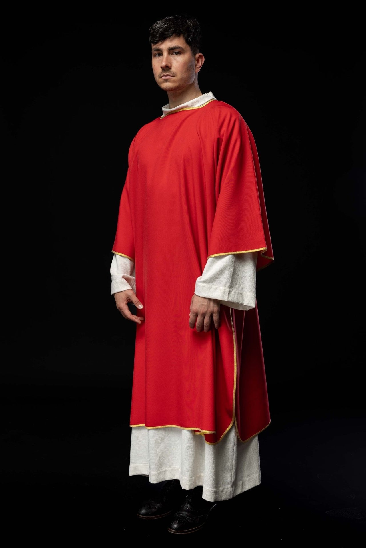 Dalmatyka gładka ze złotą lamówką czerwona