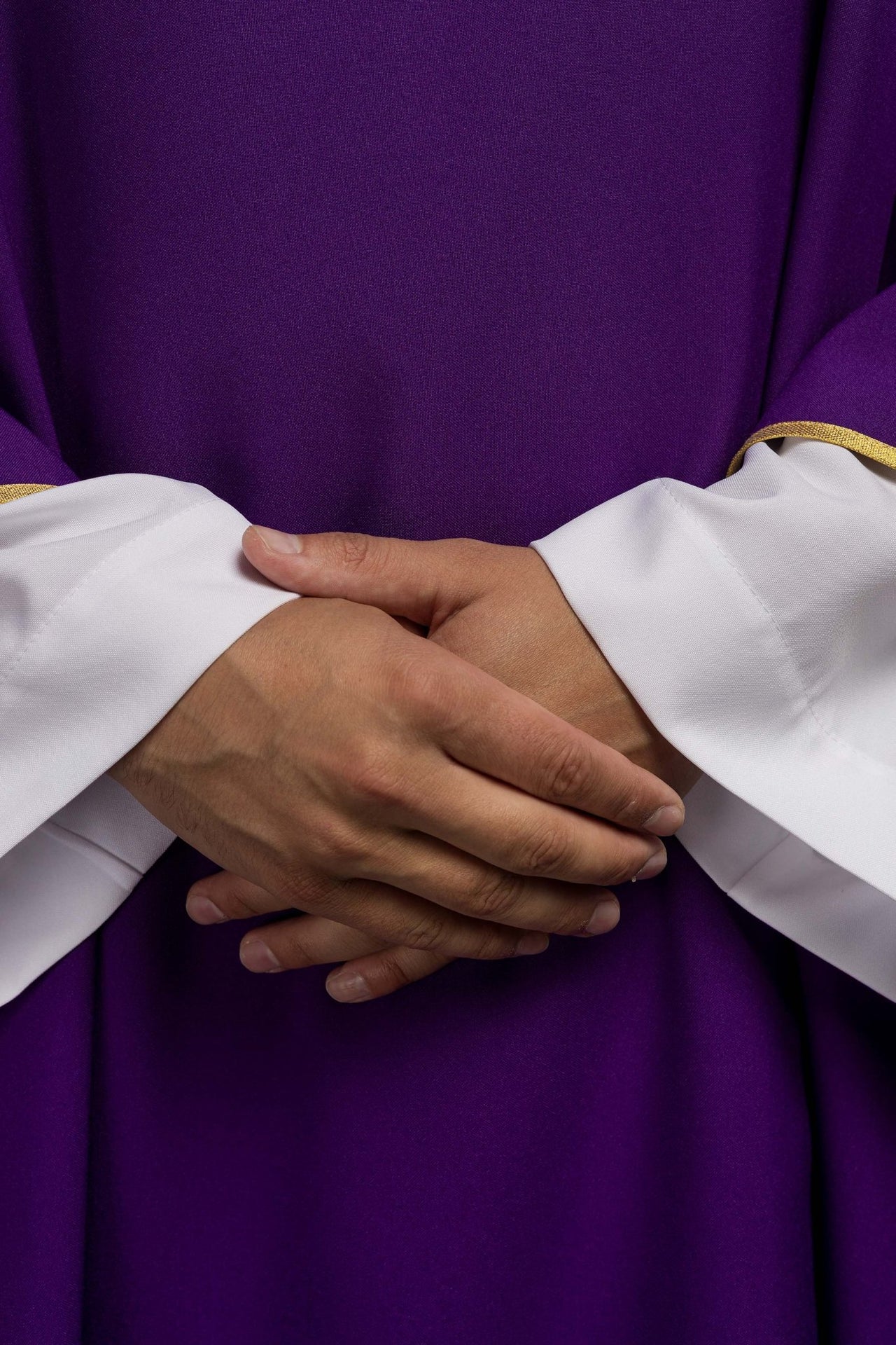 Dalmatyka gładka ze złotą lamówką fioletowa