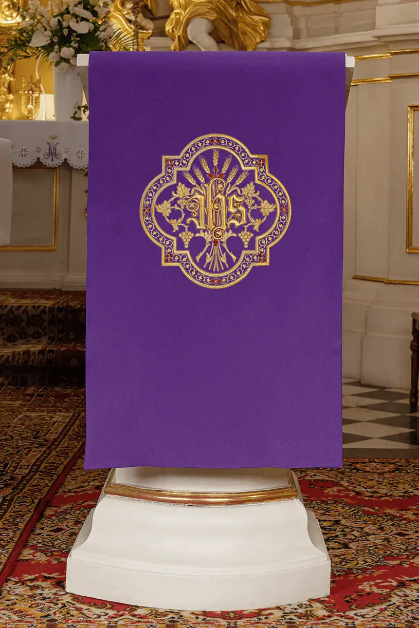 Gold embroidered lectionary napkin I JHS