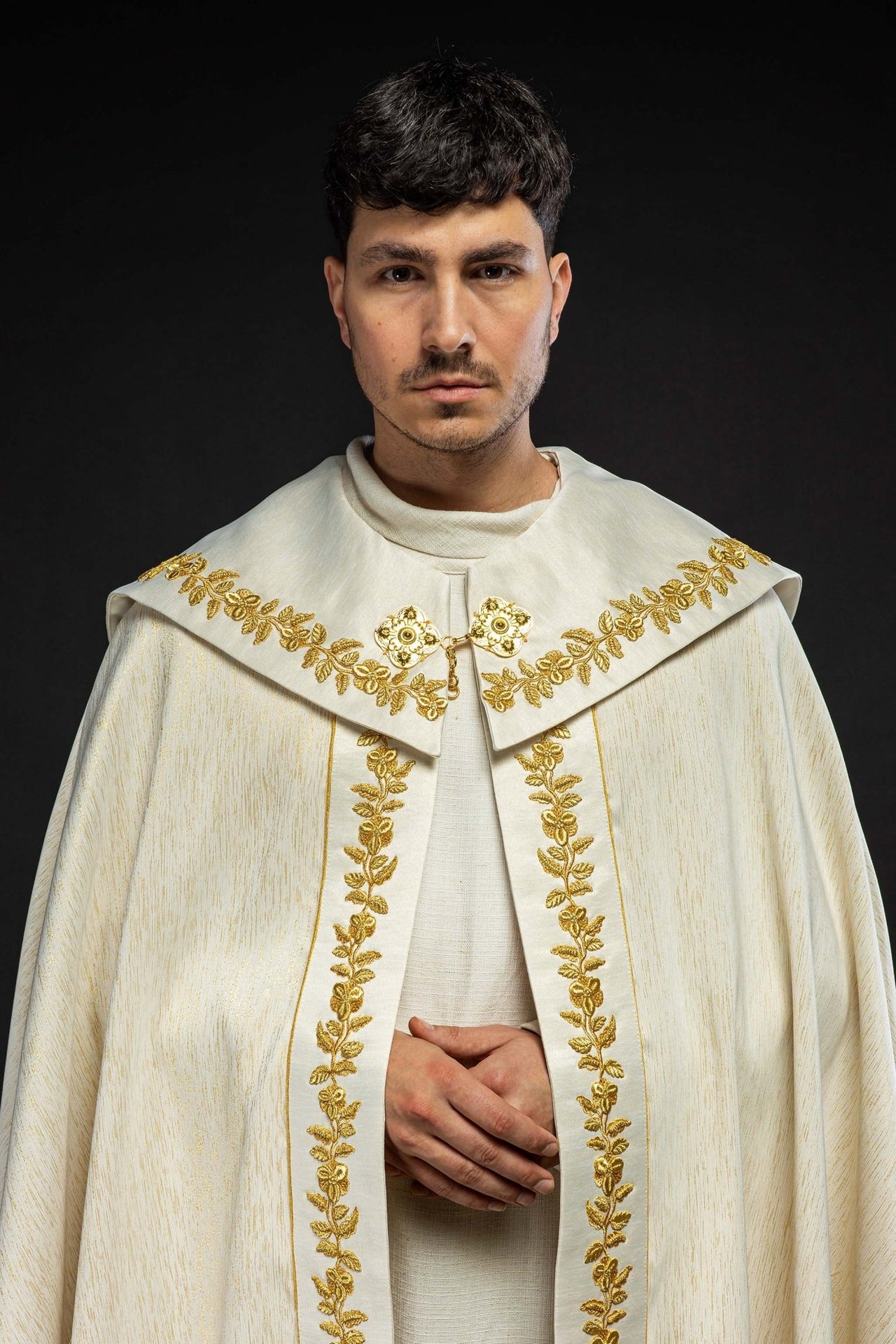 Kapa haftowana maryjna ecru