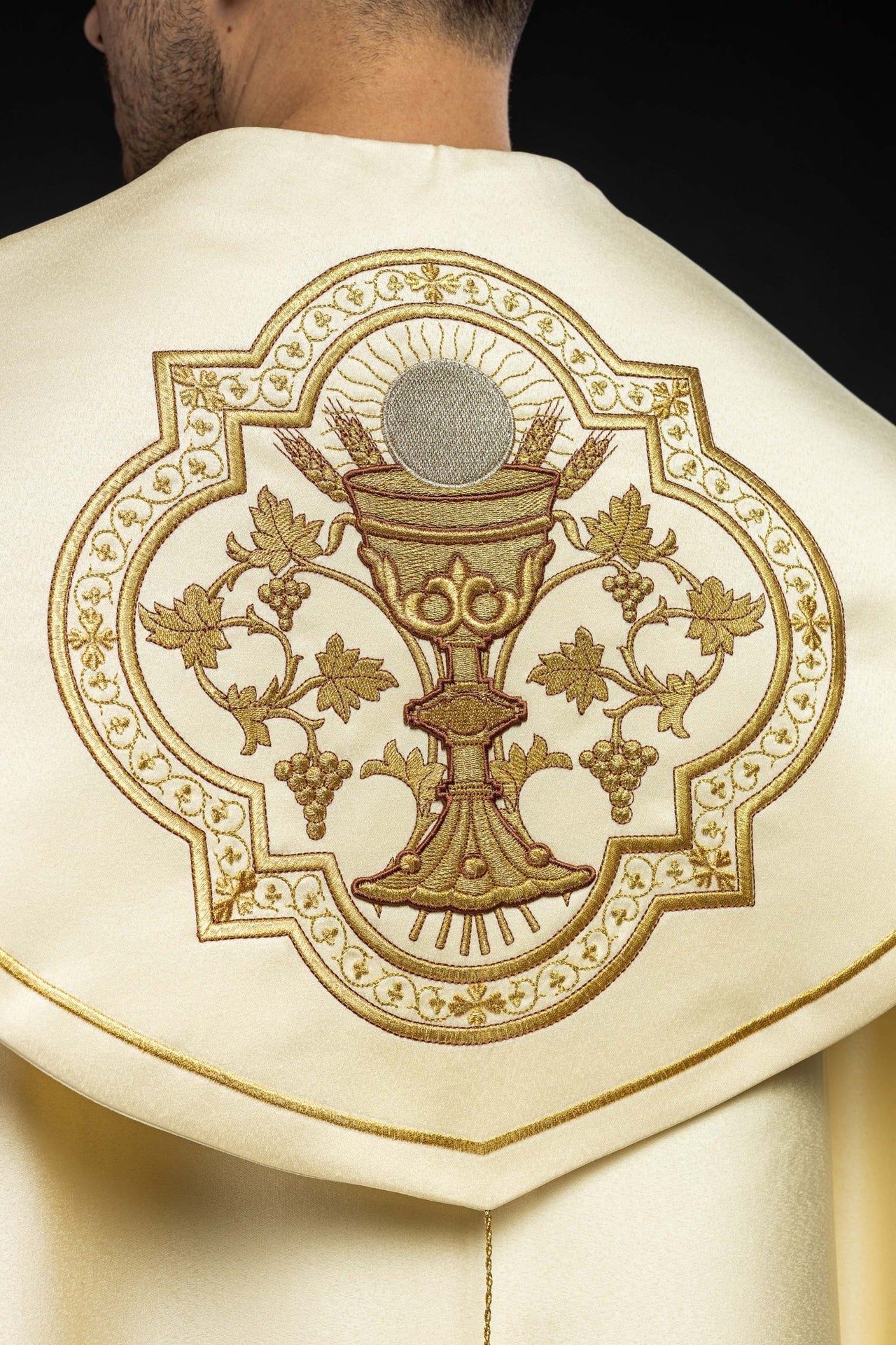 Kapa liturgiczna haftowana Kielich ecru