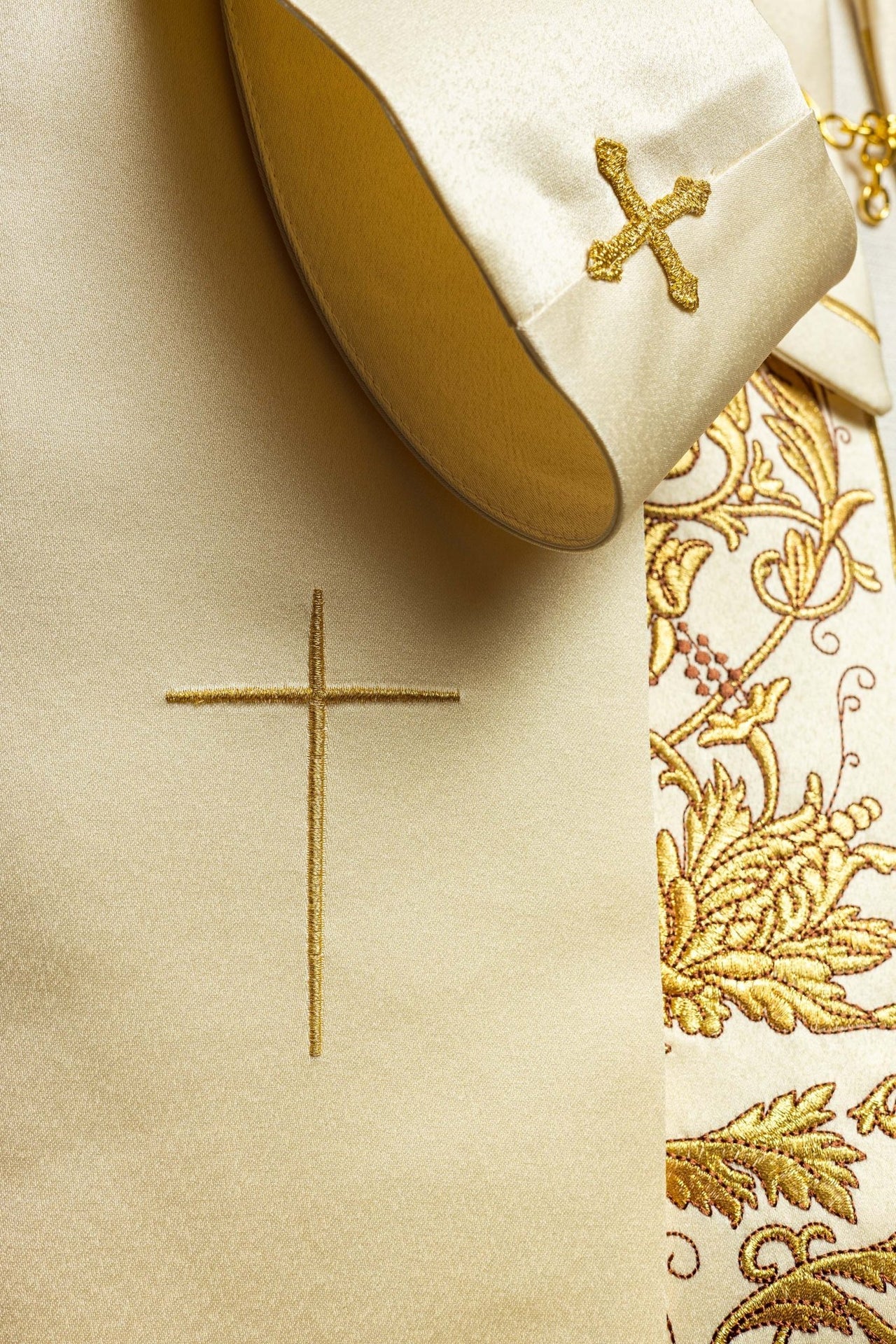 Kapa liturgiczna haftowana Kielich ecru