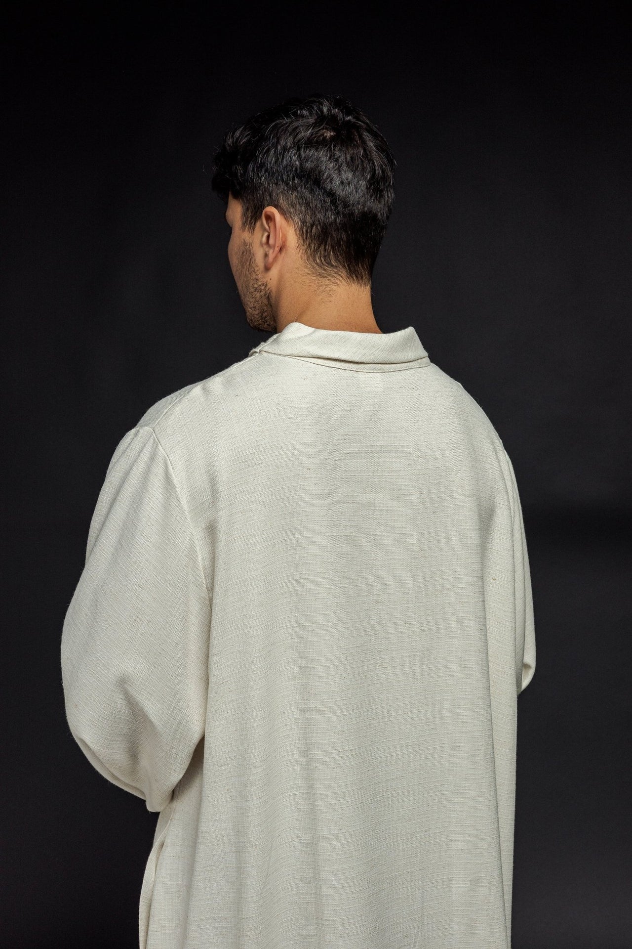 Lniana alba kapłańska z tkaniny o naturalnym splocie