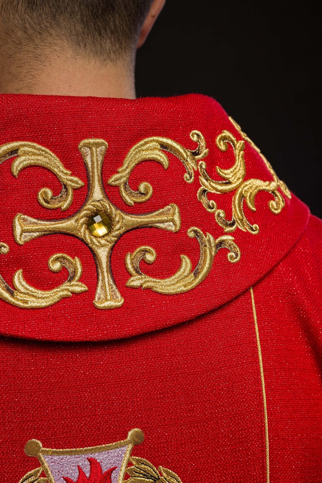 Ornat bogato haftowany z wizerunkiem Świętego Floriana