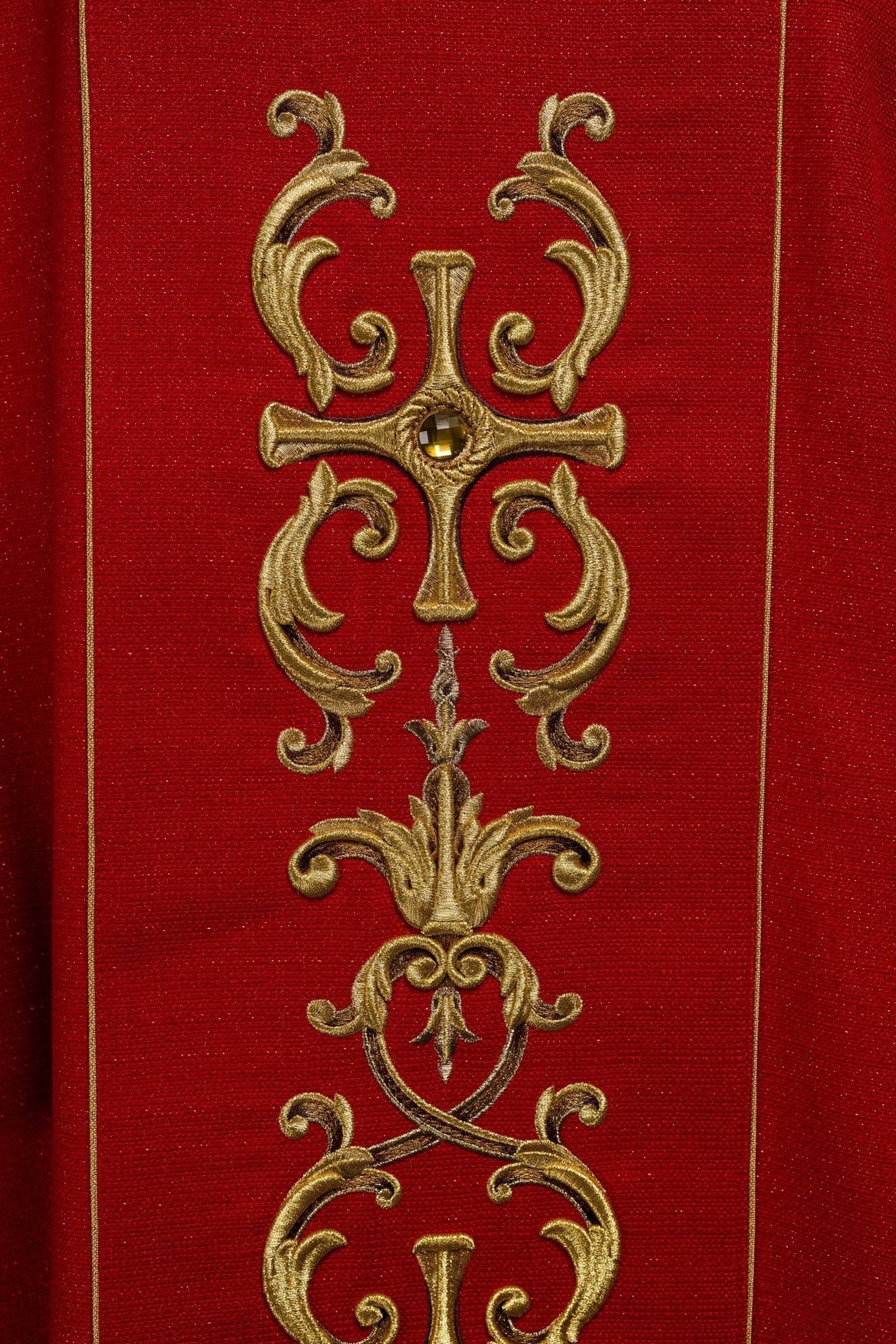 Ornat bogato haftowany z wizerunkiem Świętego Floriana