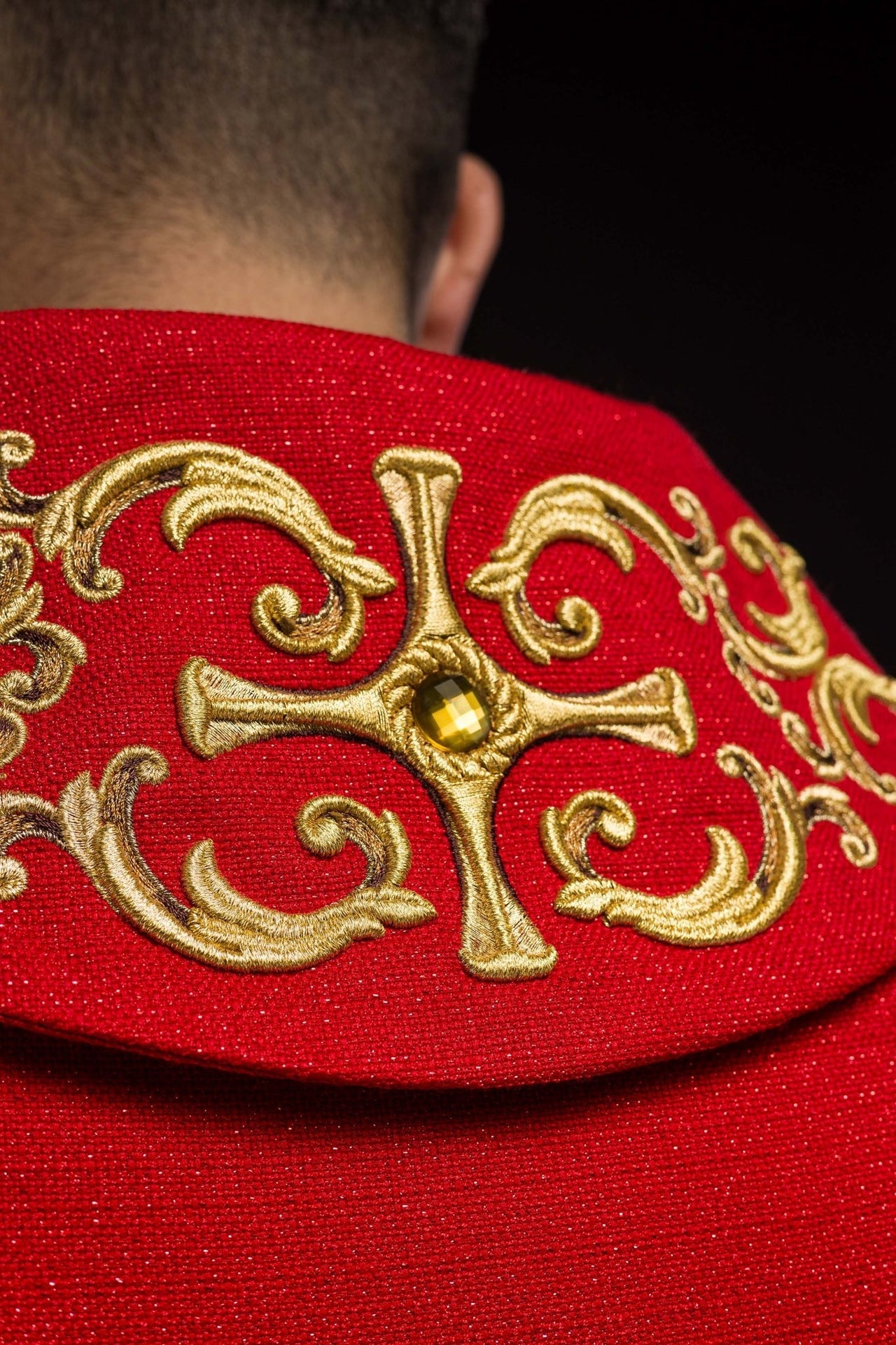 Ornat bogato haftowany z wizerunkiem Świętego Floriana