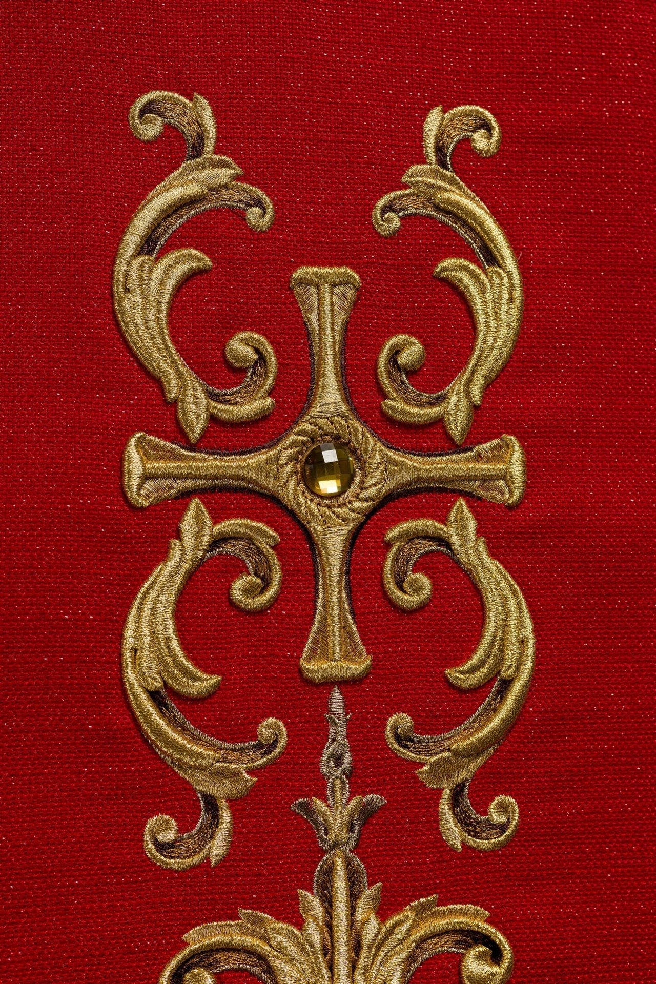 Ornat bogato haftowany z wizerunkiem Świętego Floriana