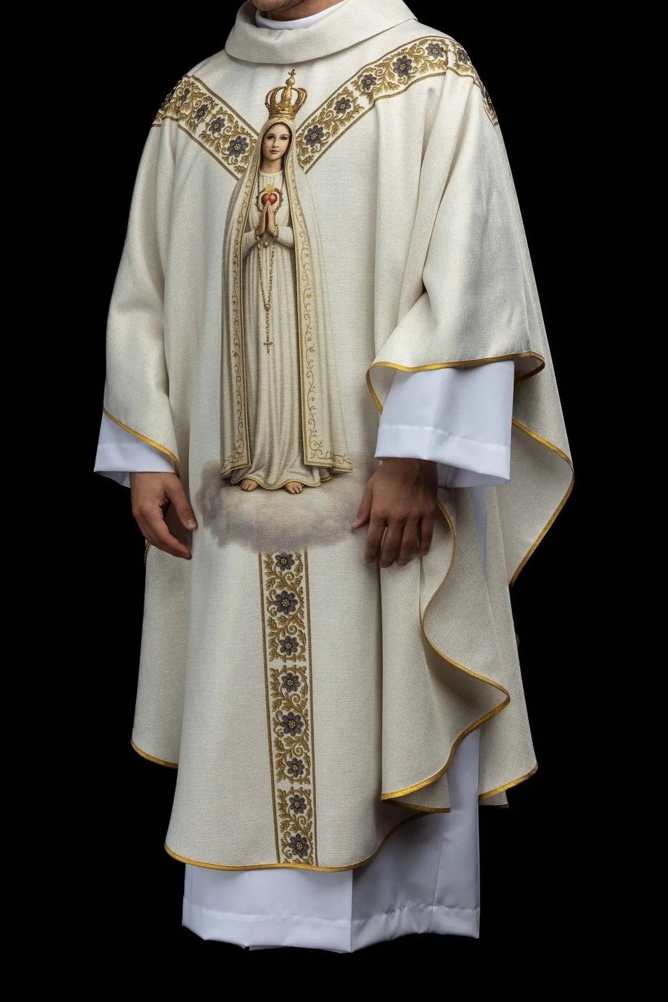 Ecru printed chasuble with an image of Our Lady of Fatima