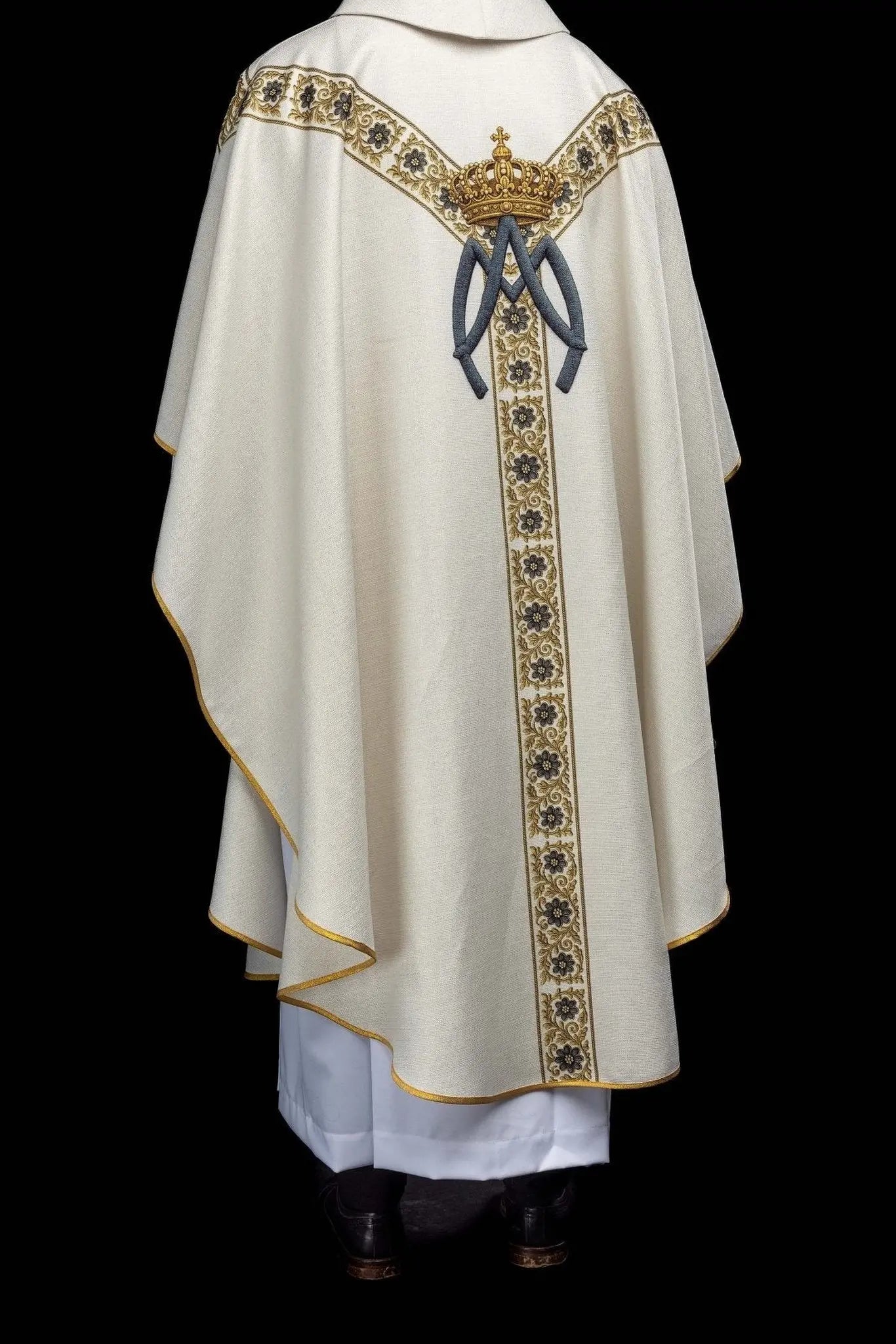 Ecru chasuble with printed image of Our Lady of the Scapular