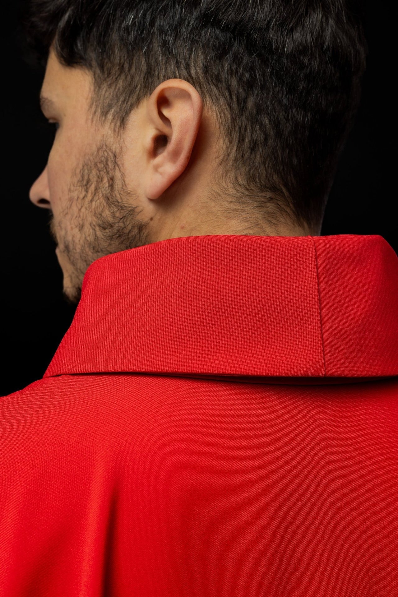 Ornat haftowany IHS Czerwony z Motywem Krzyża