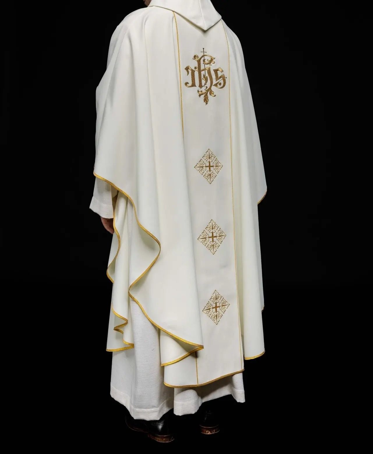 Embroidered chasuble of Merciful Jesus and IHS ecru