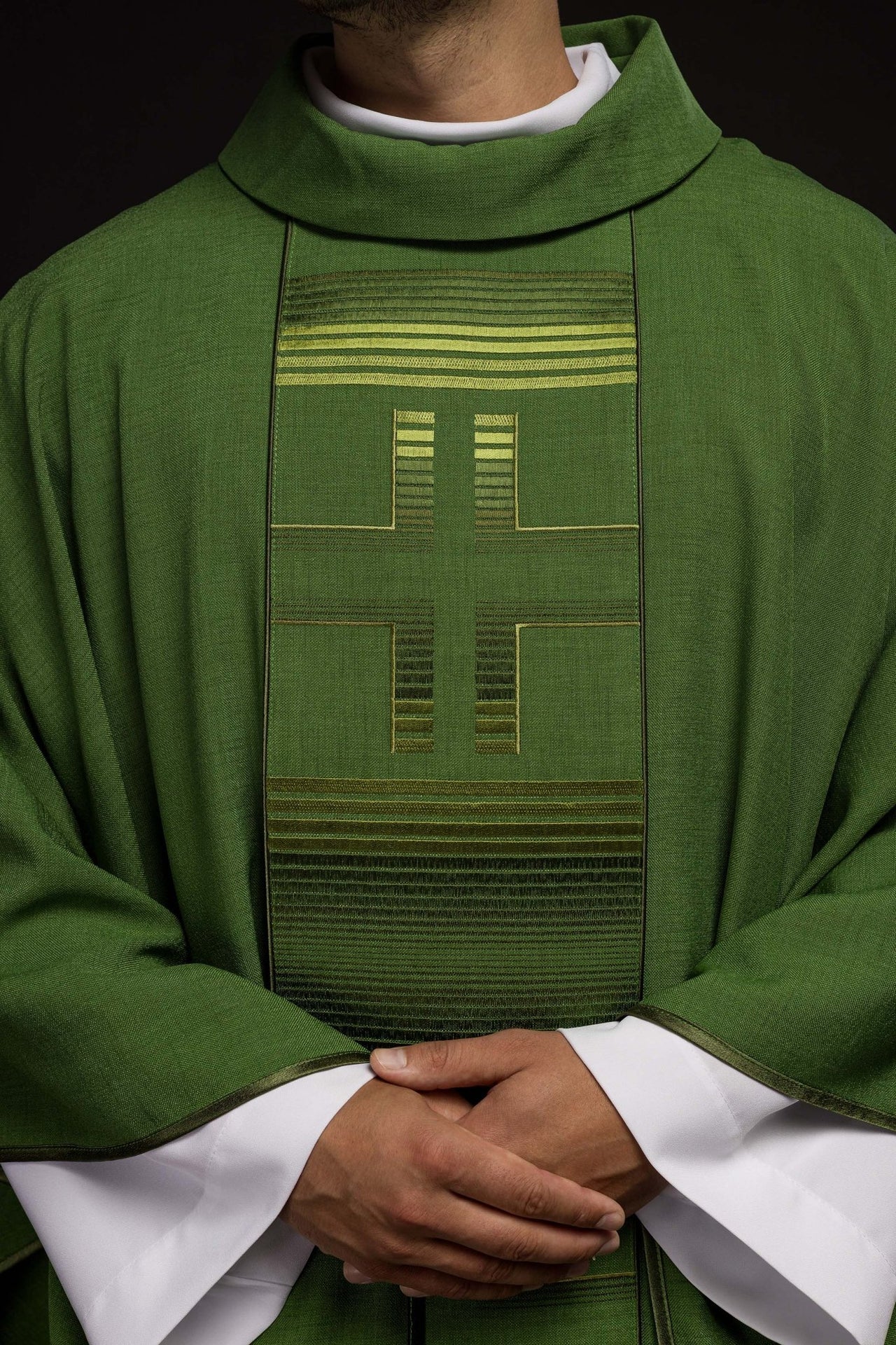 Ornat haftowany z Krzyżami w kolorze zielonym